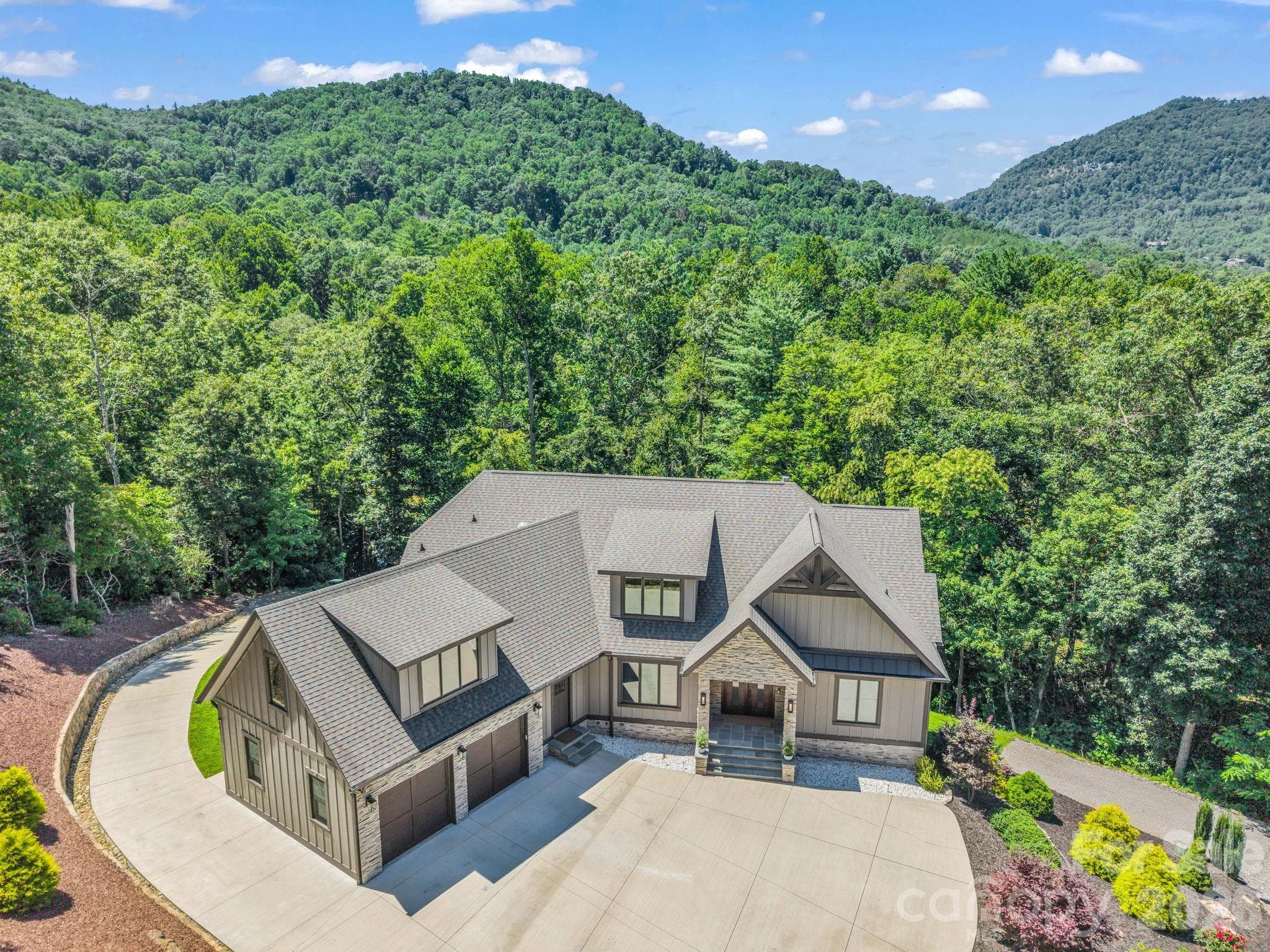 Single Family Residence at 8 Lakeview Drive, Fairview, photo 11 of 48