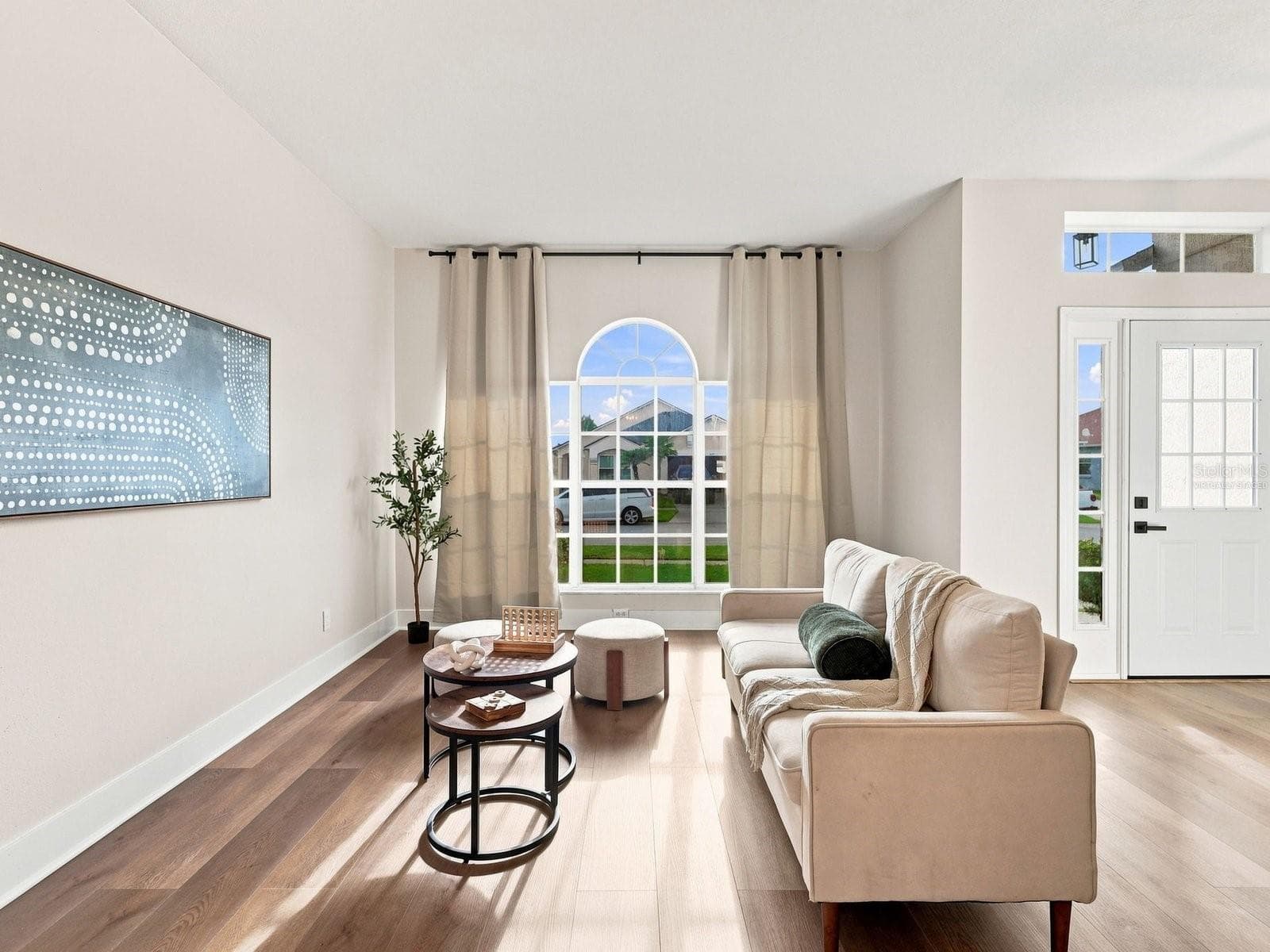 Formal Living Room (Select photos have been virtually staged) - 2104 MALLARD CREEK CIR, KISSIMMEE