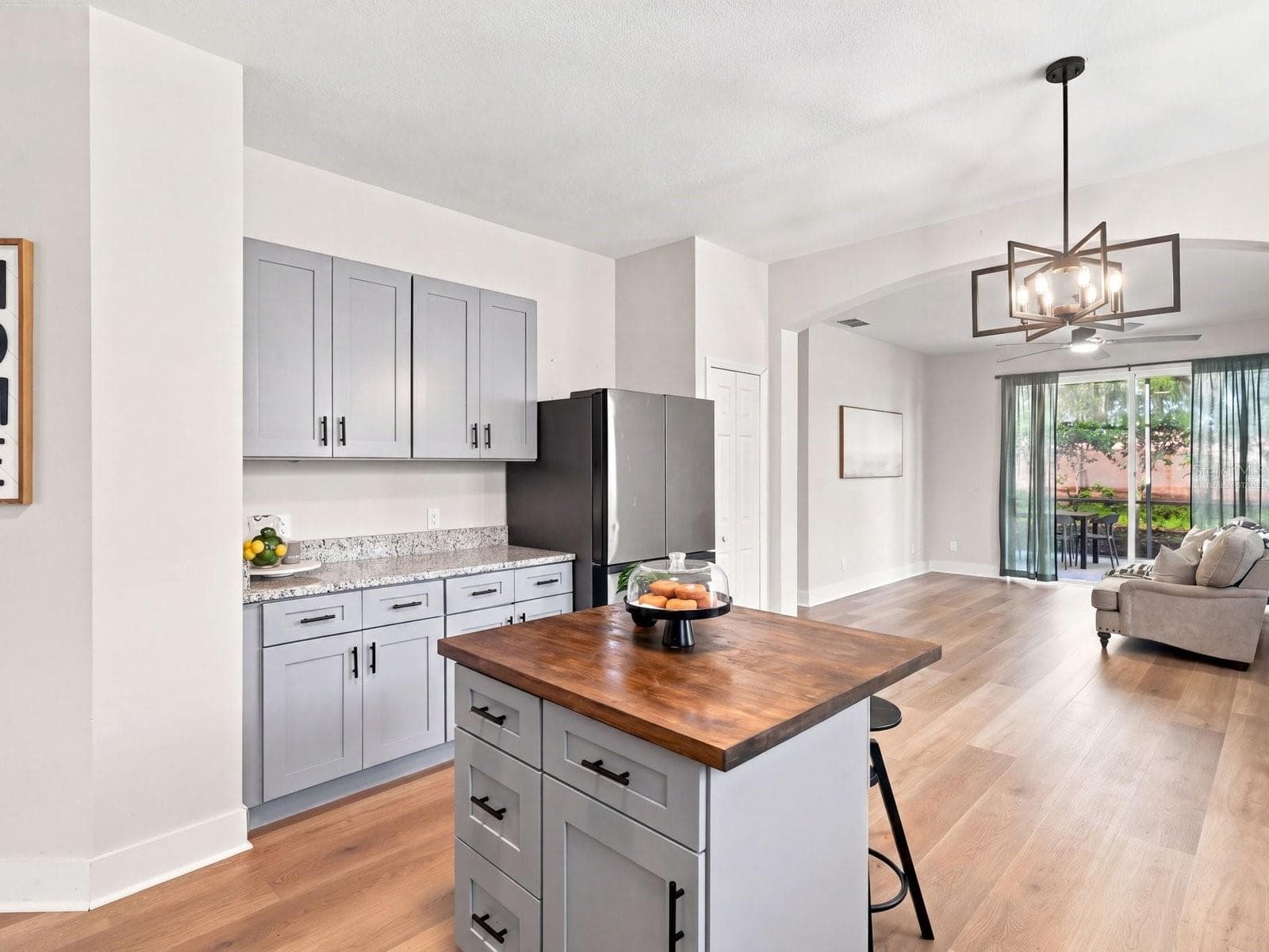 Kitchen (Select photos have been virtually staged) - 2104 MALLARD CREEK CIR, KISSIMMEE