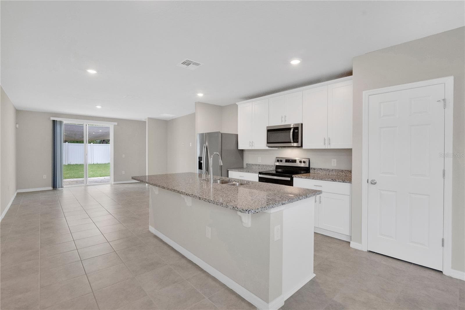 Single Family Residence at 17403 MILLION LAKES CT, CLERMONT, photo 4 of 43