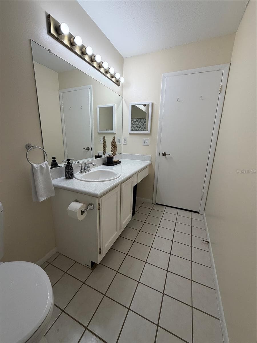 Master Bathroom - 5457 LAKE MARGARET DR #19-1, ORLANDO