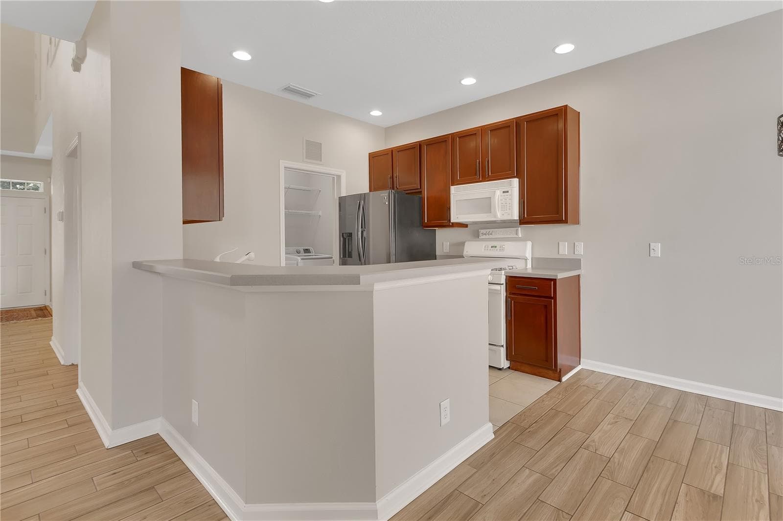 Kitchen - 204 WOODHOUSE LN, DELAND