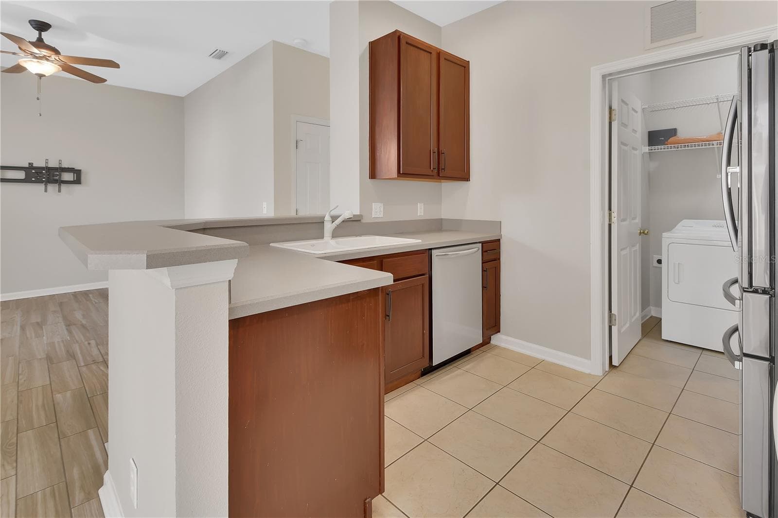 Kitchen - 204 WOODHOUSE LN, DELAND