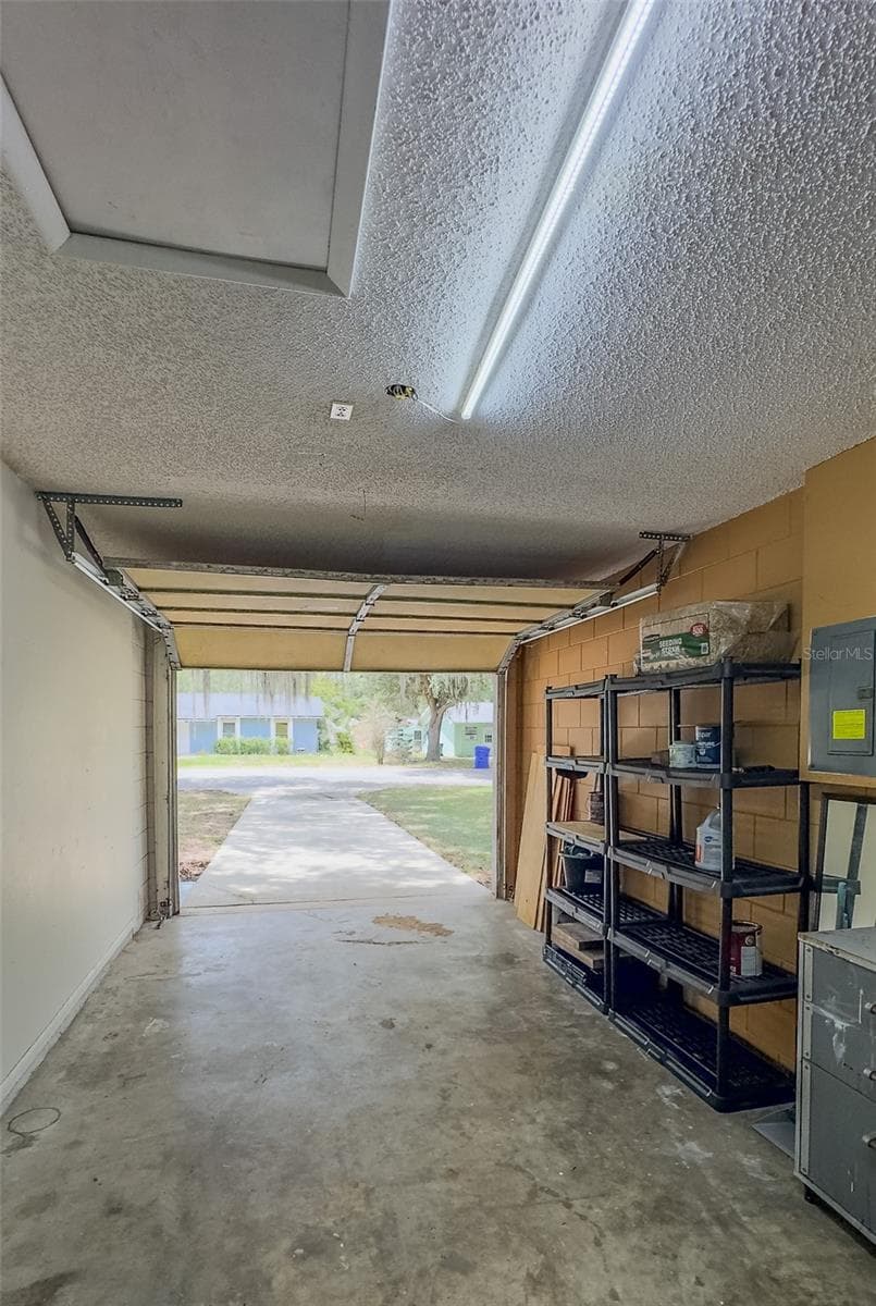Garage - 1049 BIRCH BLVD, TAVARES