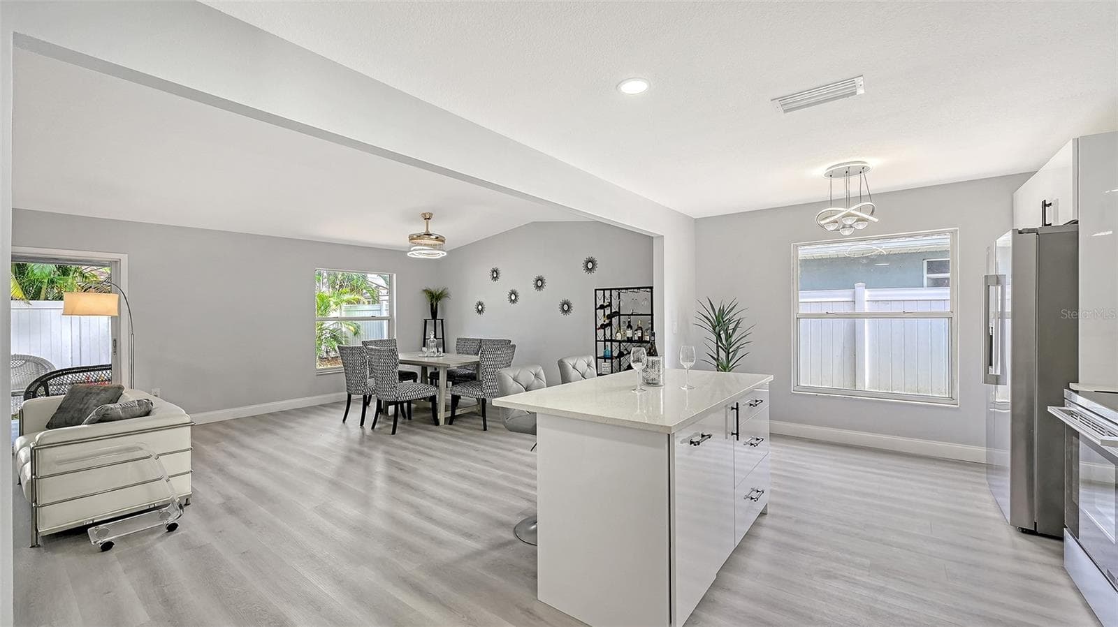 Note the New Luxury Vinyl Flooring is THROUGHOUT the Home!! - 4054 PALAU DR, SARASOTA