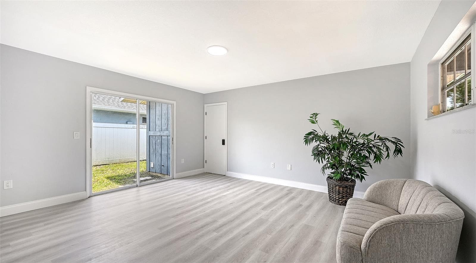 LARGE BONUS ROOM with Slider to side yard and entry into Garage - 4054 PALAU DR, SARASOTA