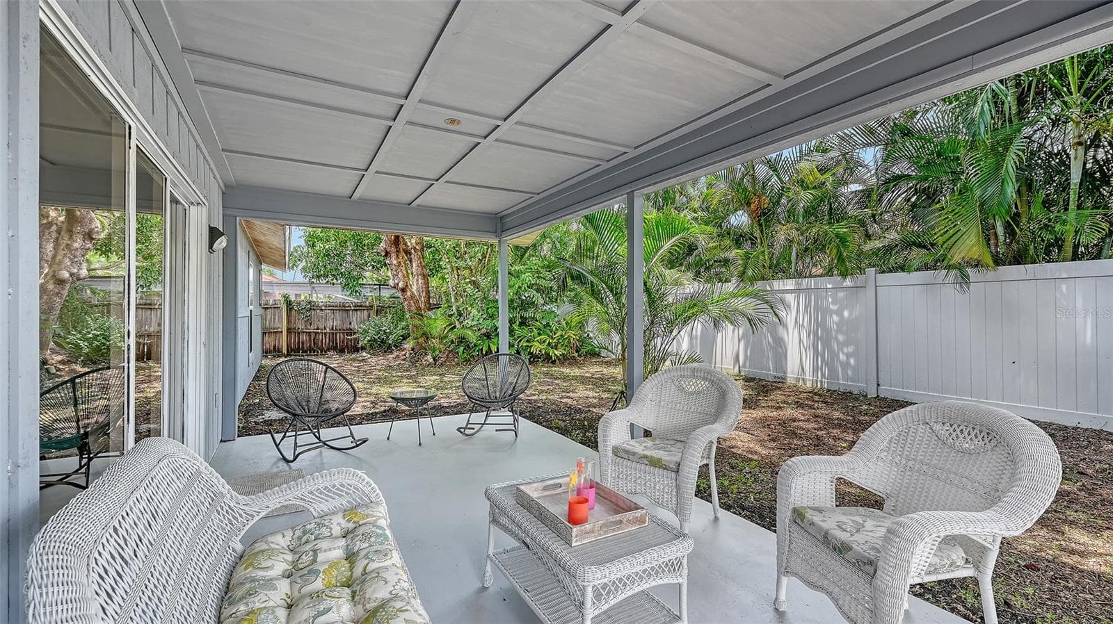 What a Great Hang-Out and Entertaining Space! - 4054 PALAU DR, SARASOTA
