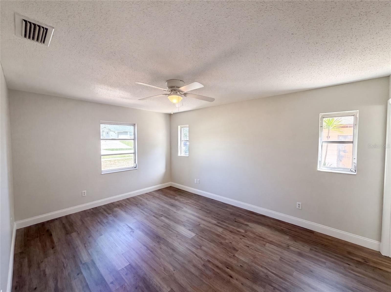 Single Family Residence at 5064 BROMLEY AVE, SPRING HILL, photo 8 of 19