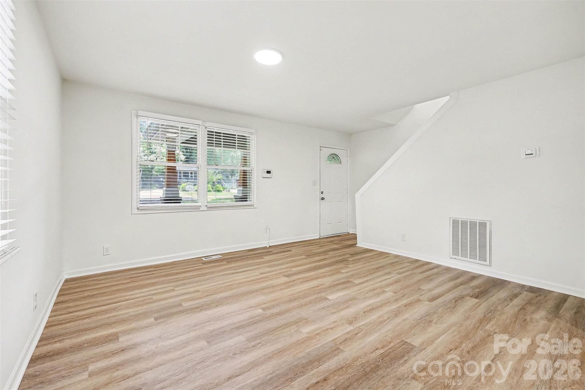 Single Family Residence at 2019 Dalehurst Drive, Charlotte, photo 5 of 40