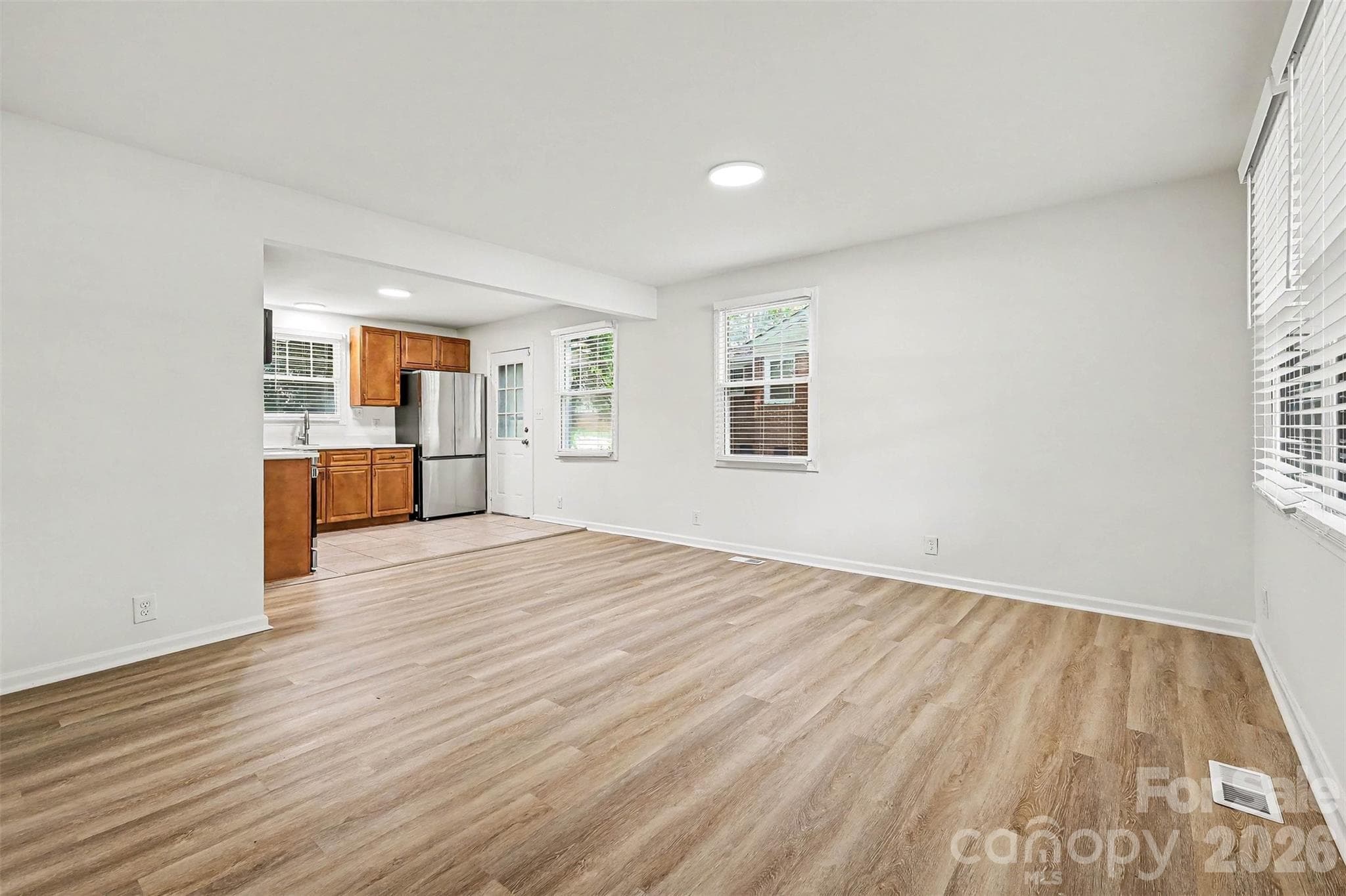 Single Family Residence at 2019 Dalehurst Drive, Charlotte, photo 9 of 40
