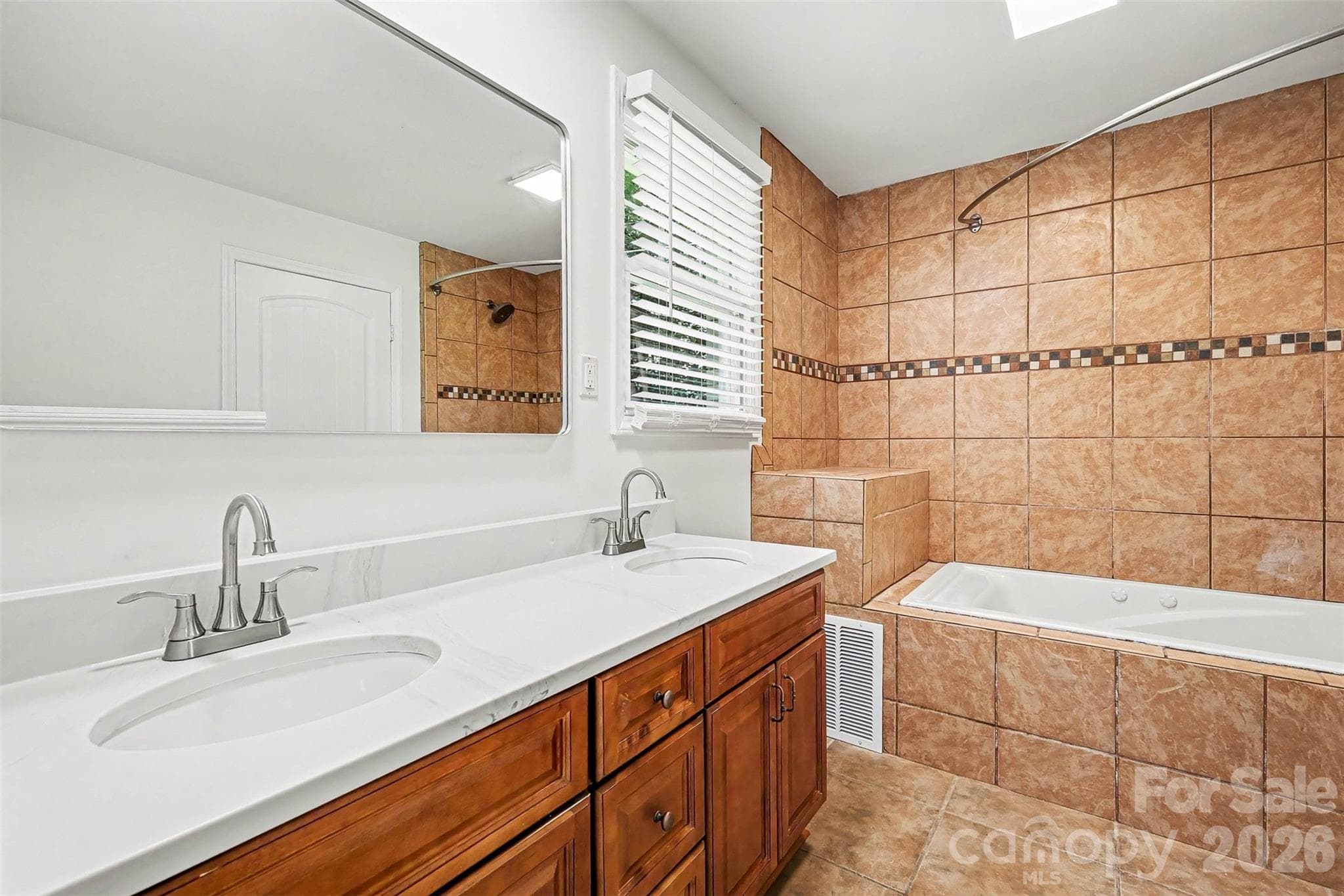 Single Family Residence at 2019 Dalehurst Drive, Charlotte, photo 21 of 40