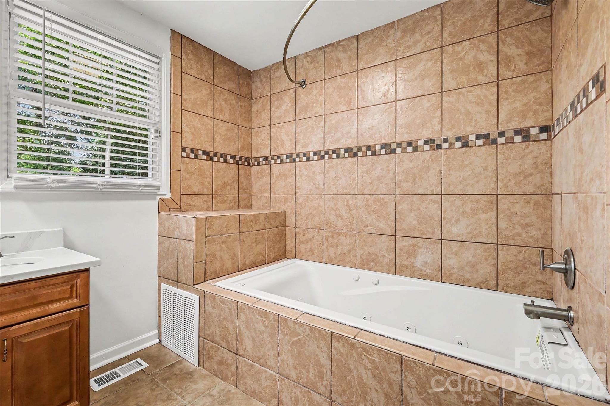 Single Family Residence at 2019 Dalehurst Drive, Charlotte, photo 23 of 40