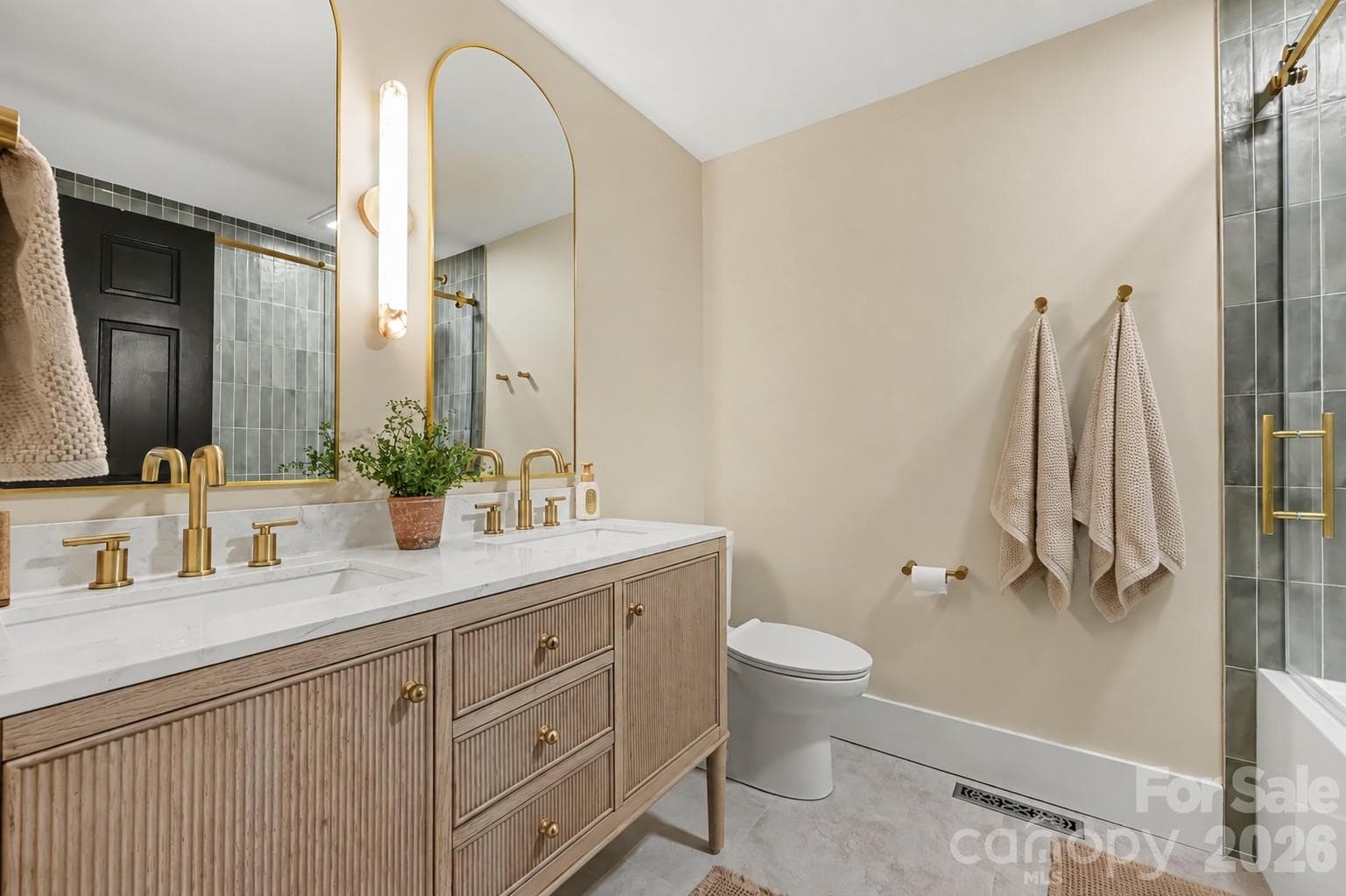Main Bathroom - 5718 White Store Road, Wingate