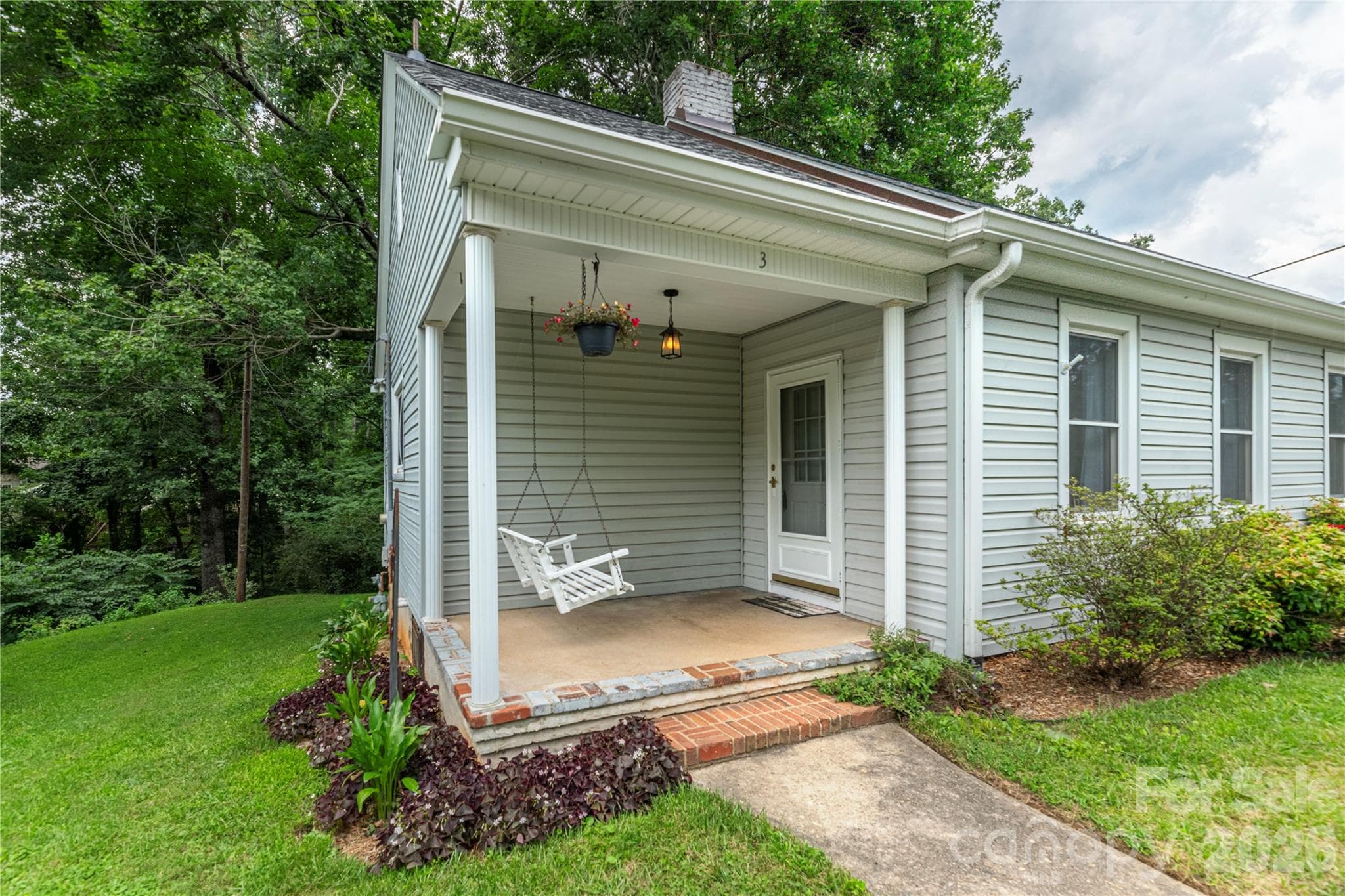 Mature landscpaing - 3 Enka Oak Street, Candler