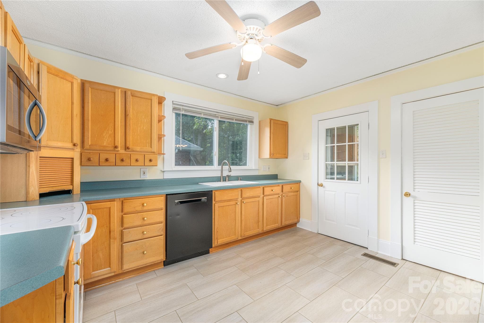 Kitchen - 3 Enka Oak Street, Candler