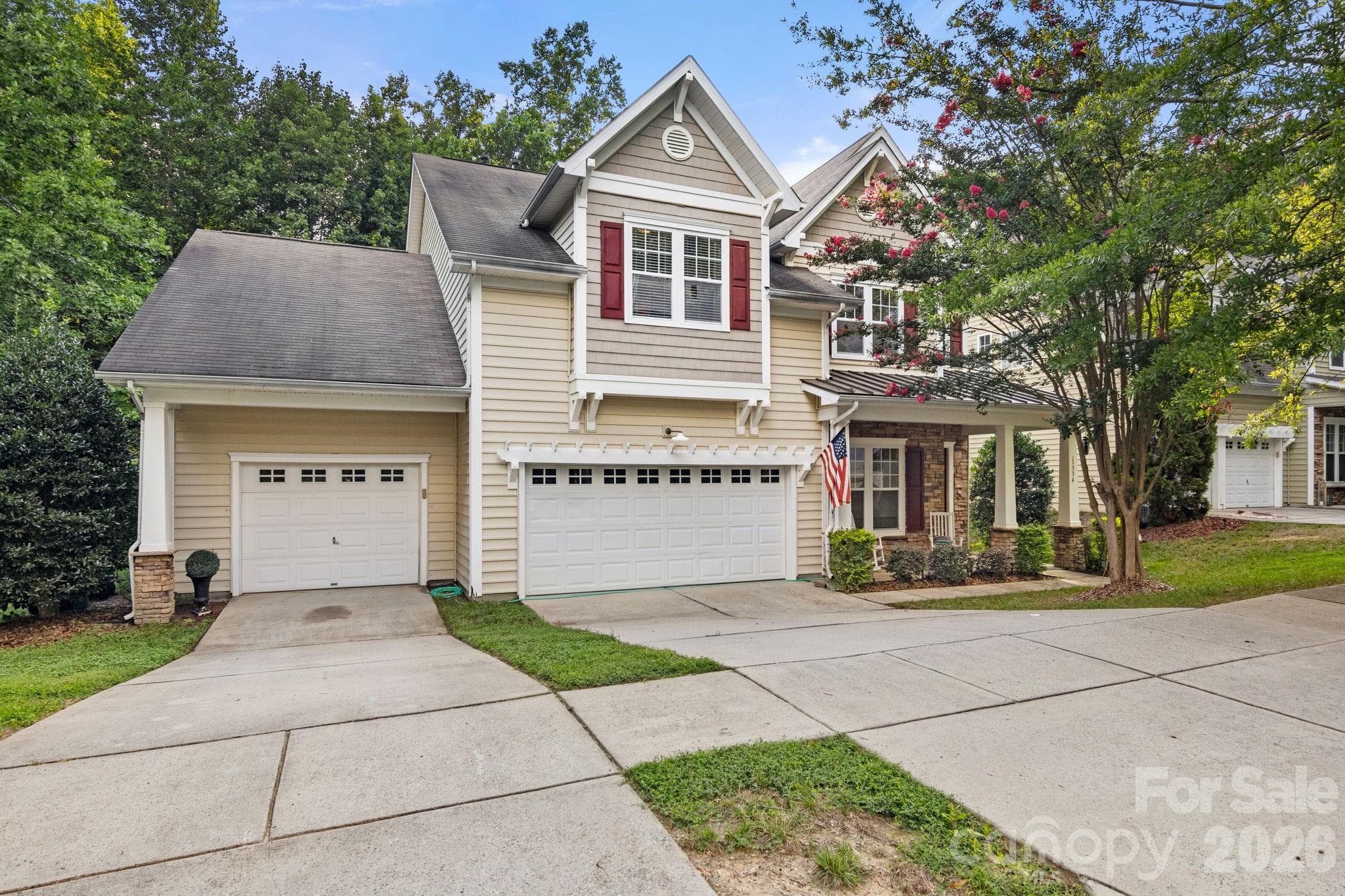 Single Family Residence at 1334 Sarandon Drive, Matthews, photo 2 of 40