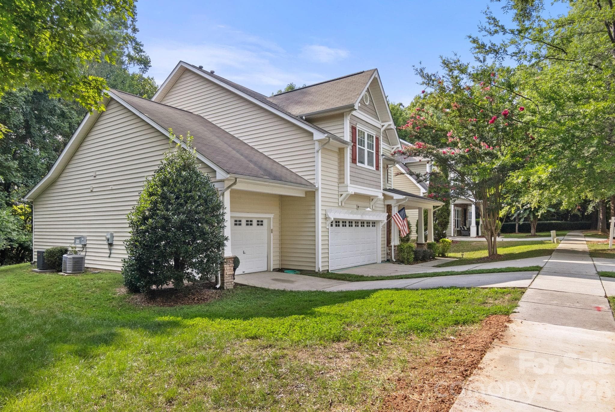 Single Family Residence at 1334 Sarandon Drive, Matthews, photo 3 of 40
