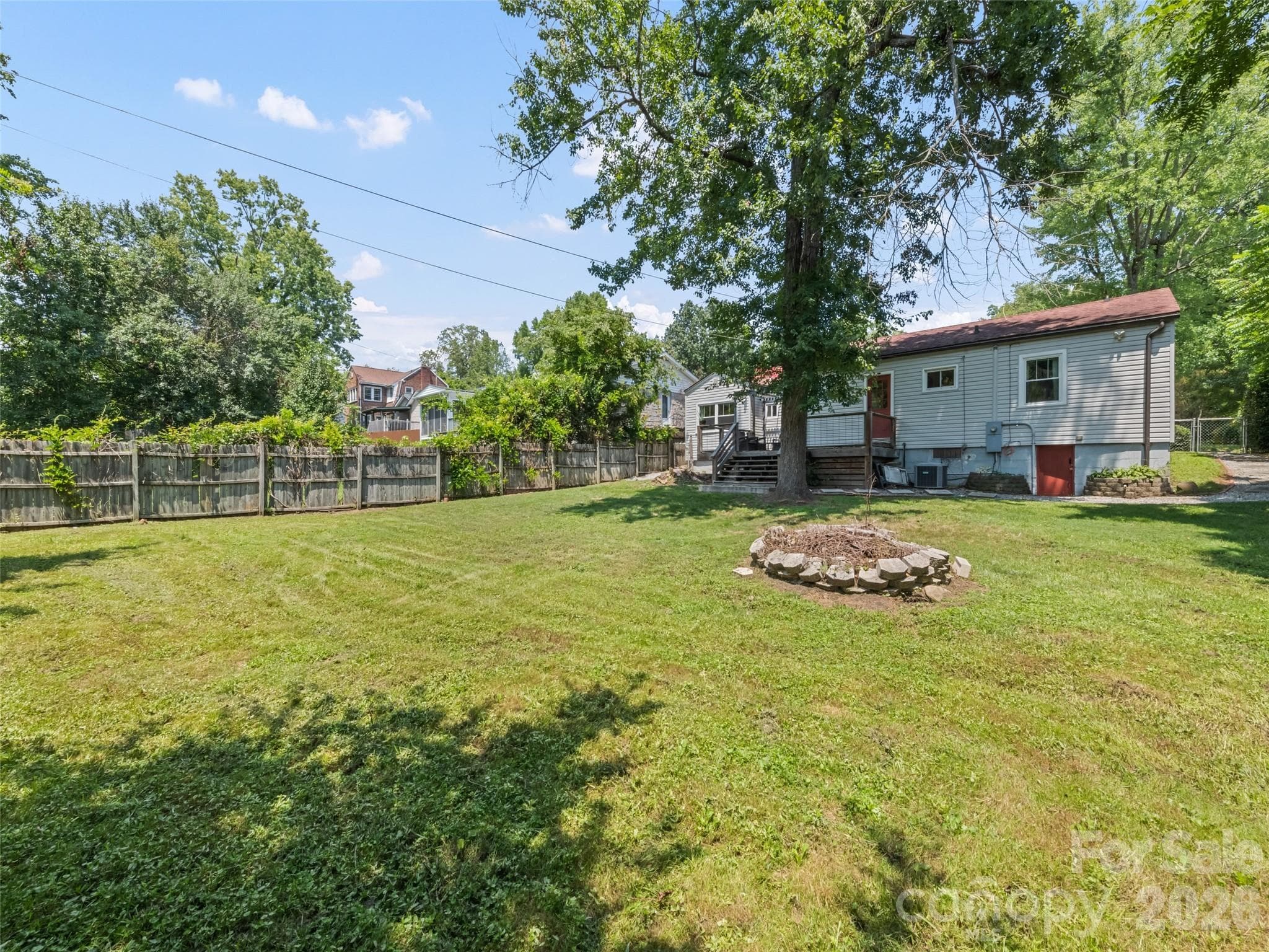 Single Family Residence at 1909 Arlington Place, Hendersonville, photo 3 of 28