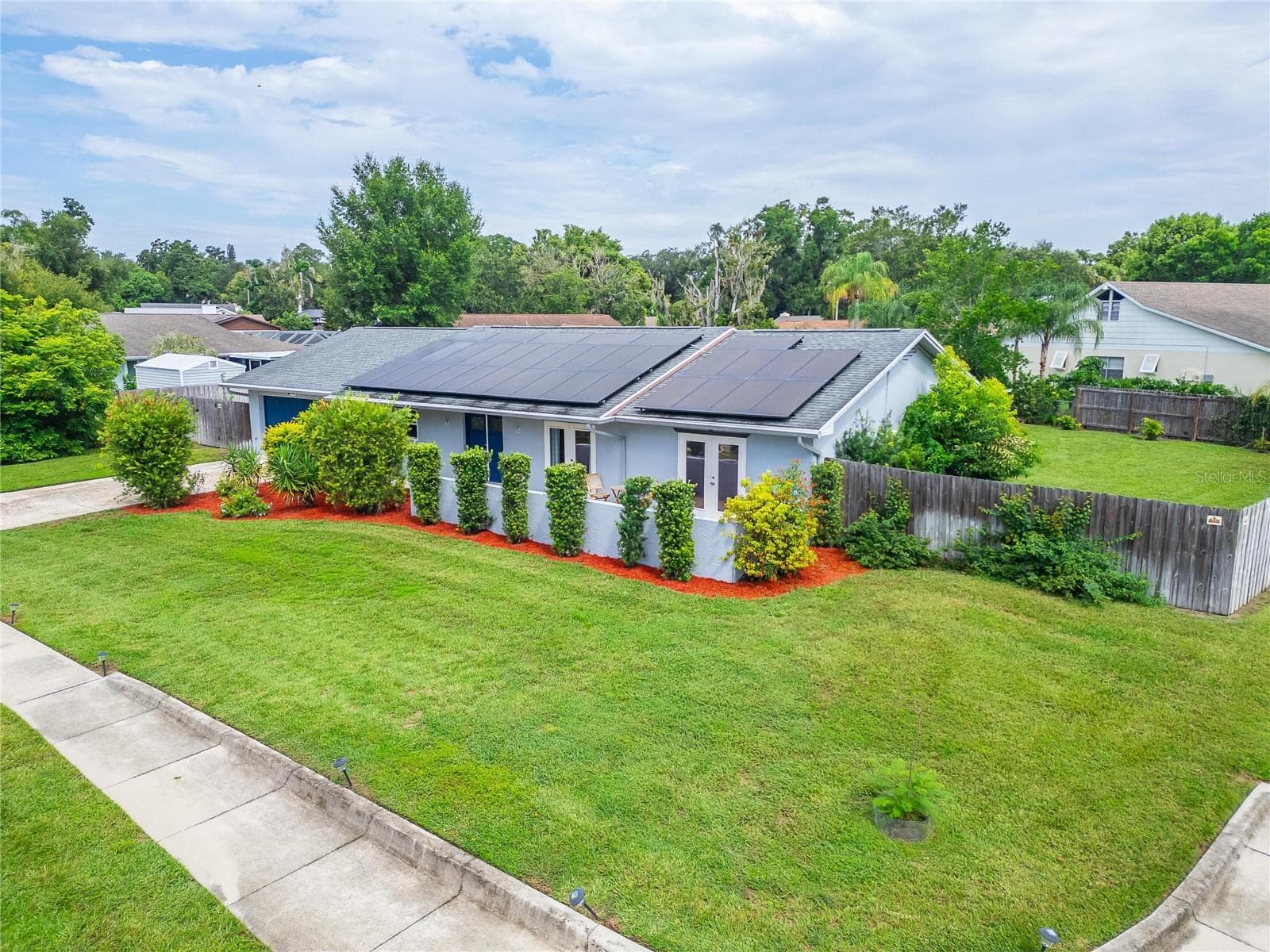 Single Family Residence at 1120 LAKEMONT DR, VALRICO, photo 3 of 88