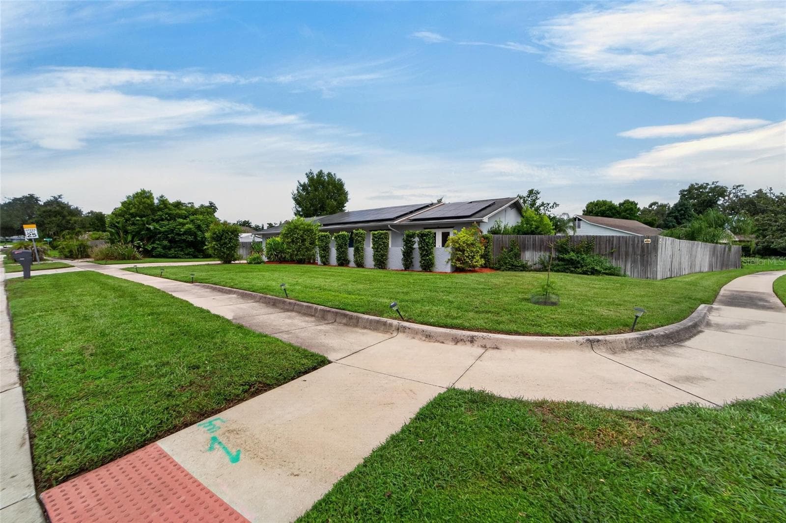 Single Family Residence at 1120 LAKEMONT DR, VALRICO, photo 9 of 88