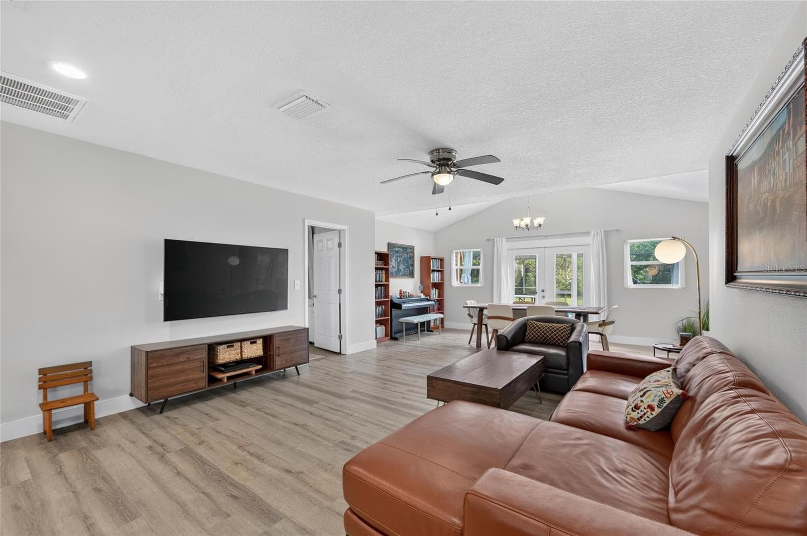 Single Family Residence at 1120 LAKEMONT DR, VALRICO, photo 26 of 88