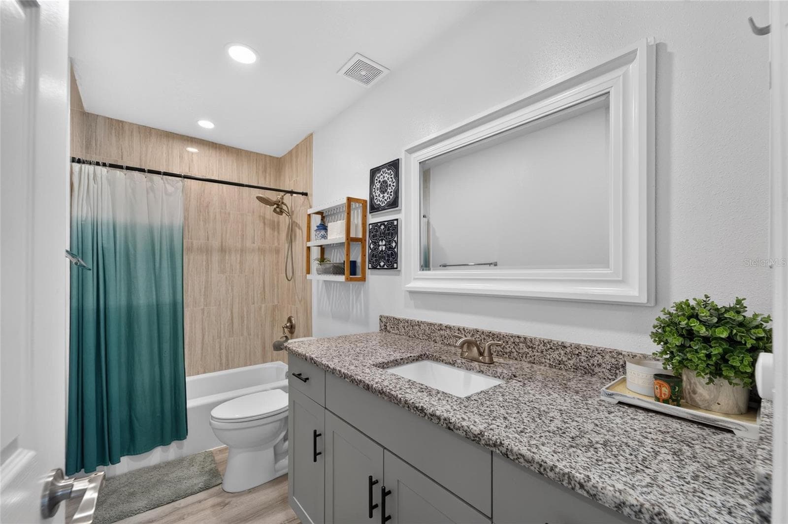 Single Family Residence at 1120 LAKEMONT DR, VALRICO, photo 54 of 88