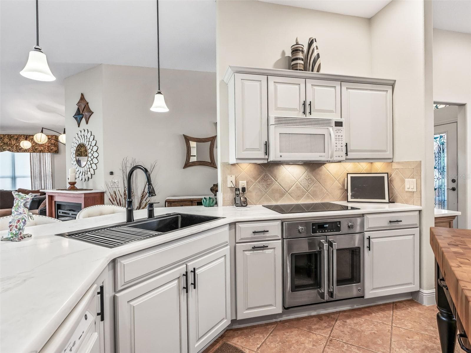 Quartz Counertops - 17116 SE 79TH MCLAWREN TER, THE VILLAGES