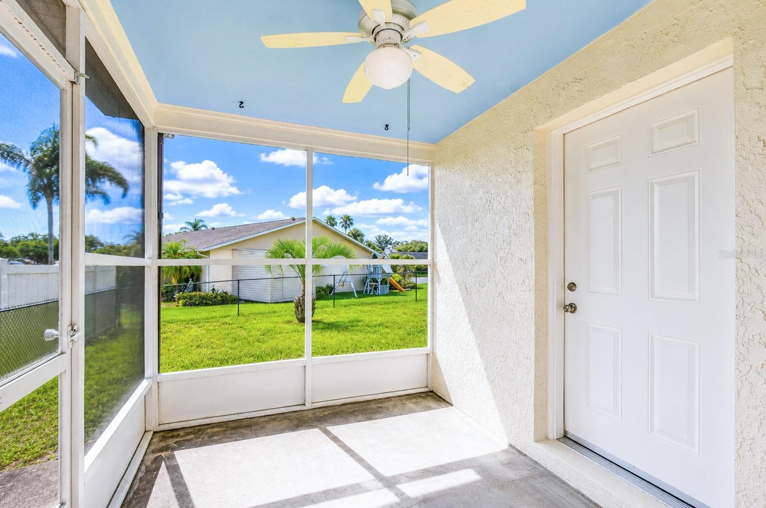 Single Family Residence at 8811 MARTINIQUE LN, PORT RICHEY, photo 7 of 42