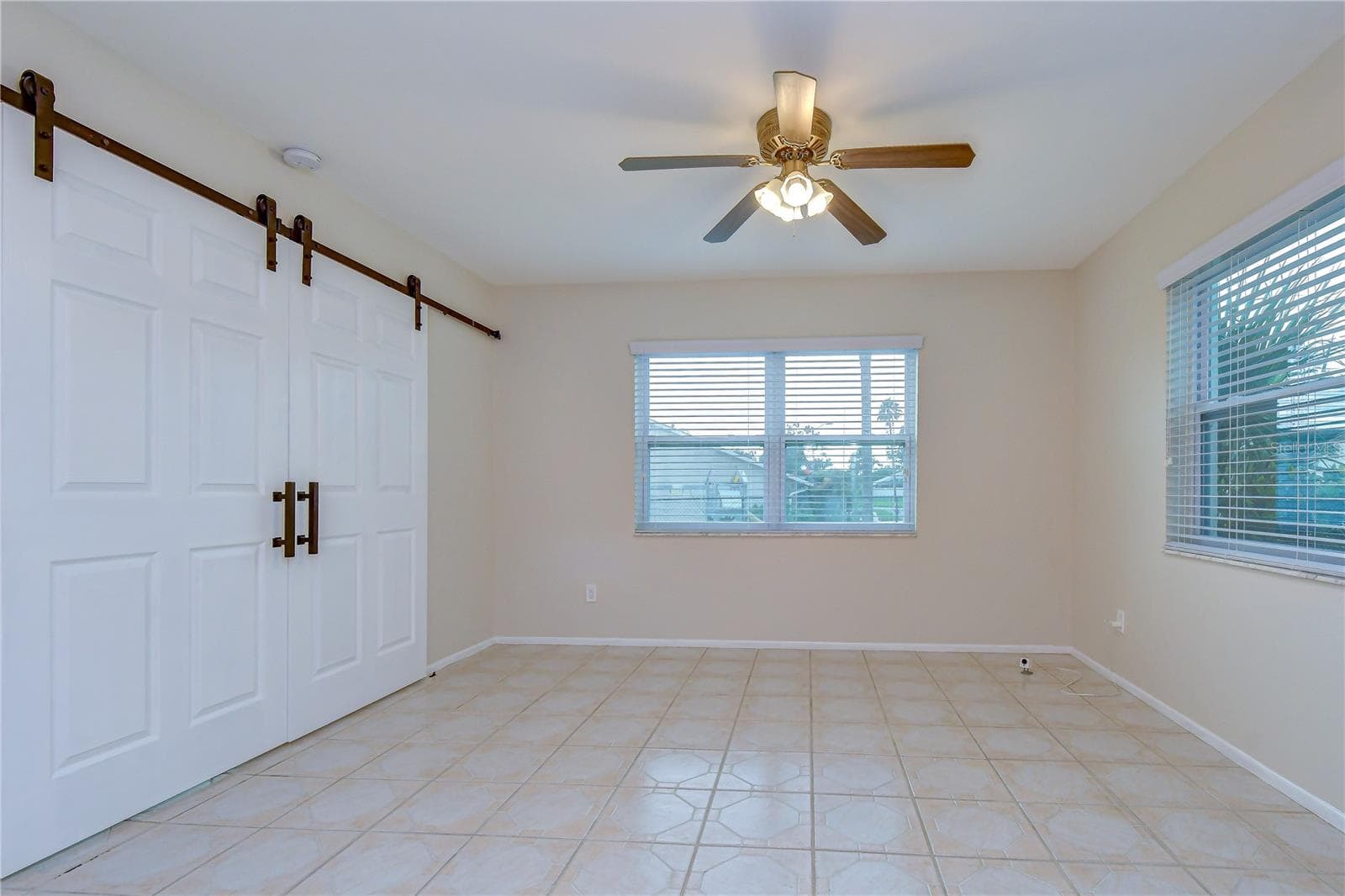 Family room - 8811 MARTINIQUE LN, PORT RICHEY