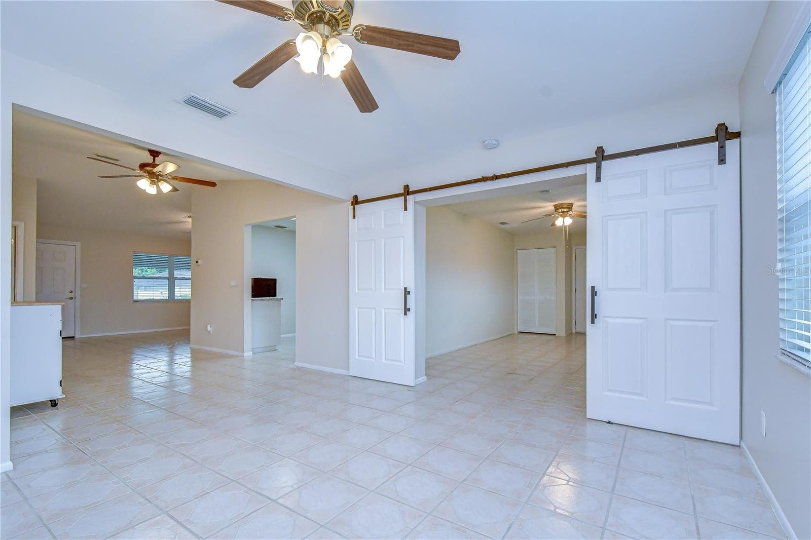 Single Family Residence at 8811 MARTINIQUE LN, PORT RICHEY, photo 18 of 42