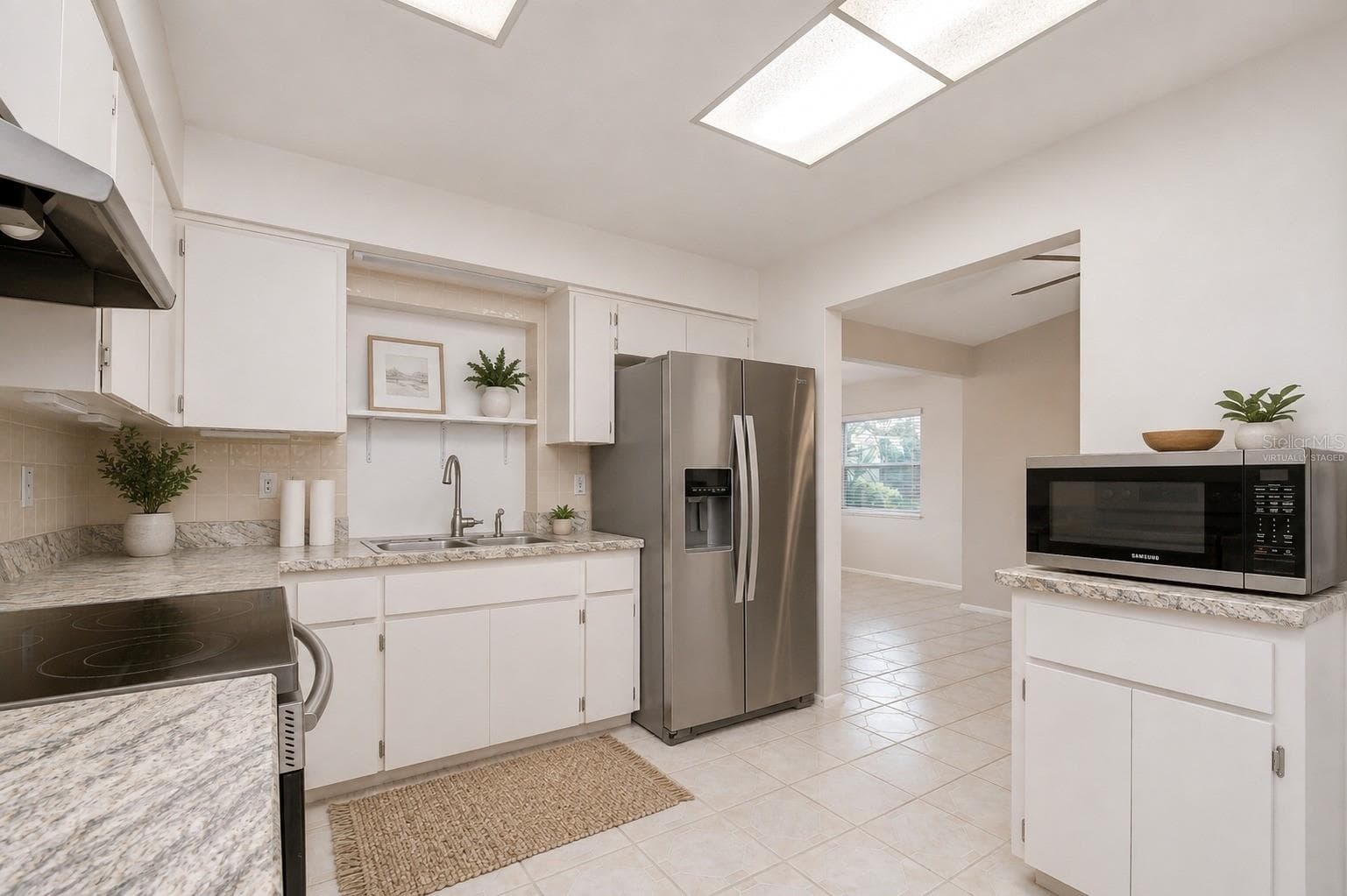 kitchen (virtually staged) - 8811 MARTINIQUE LN, PORT RICHEY