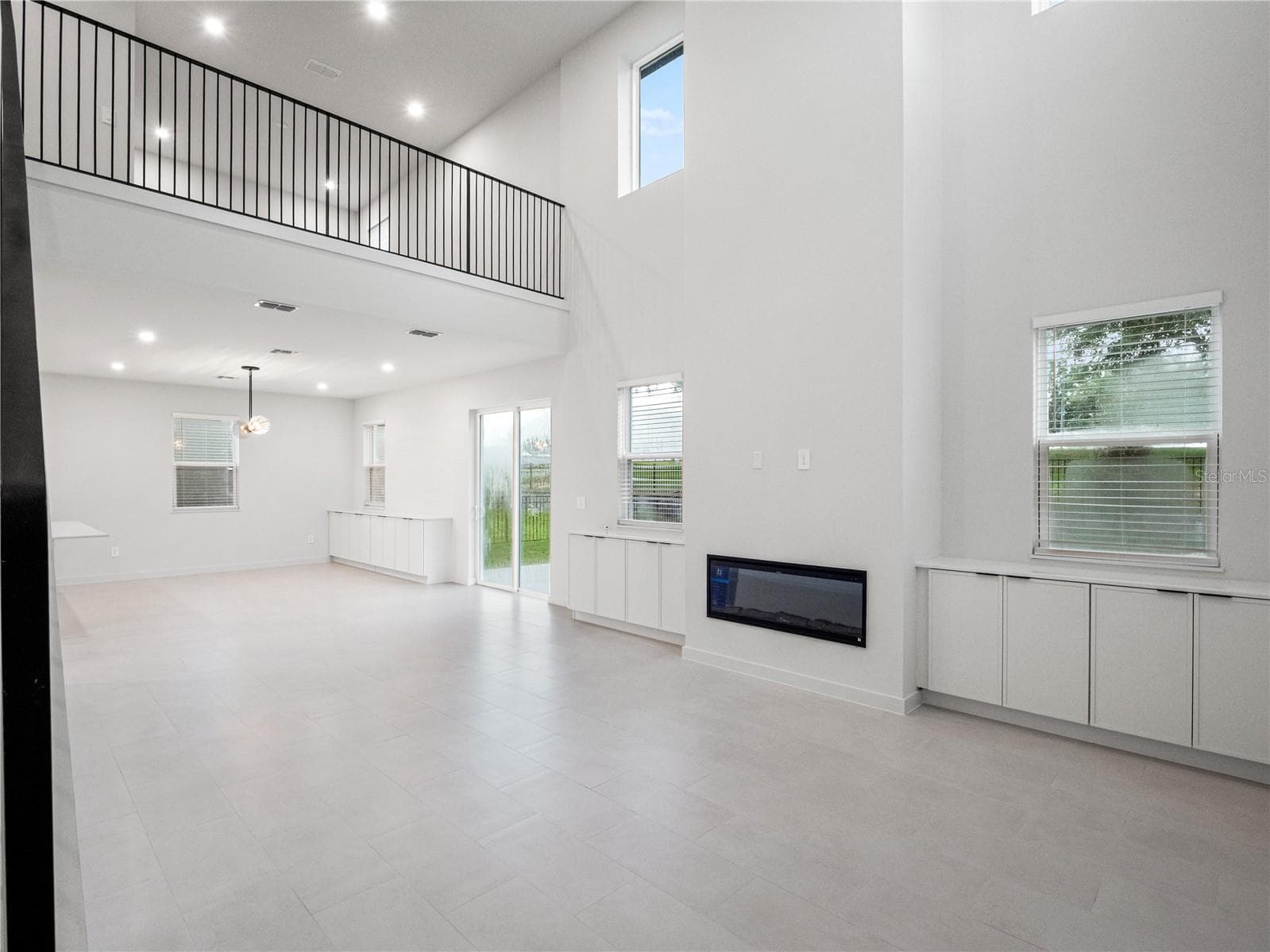 Single Family Residence at 423 SKYFIELD CT, LADY LAKE, photo 10 of 44