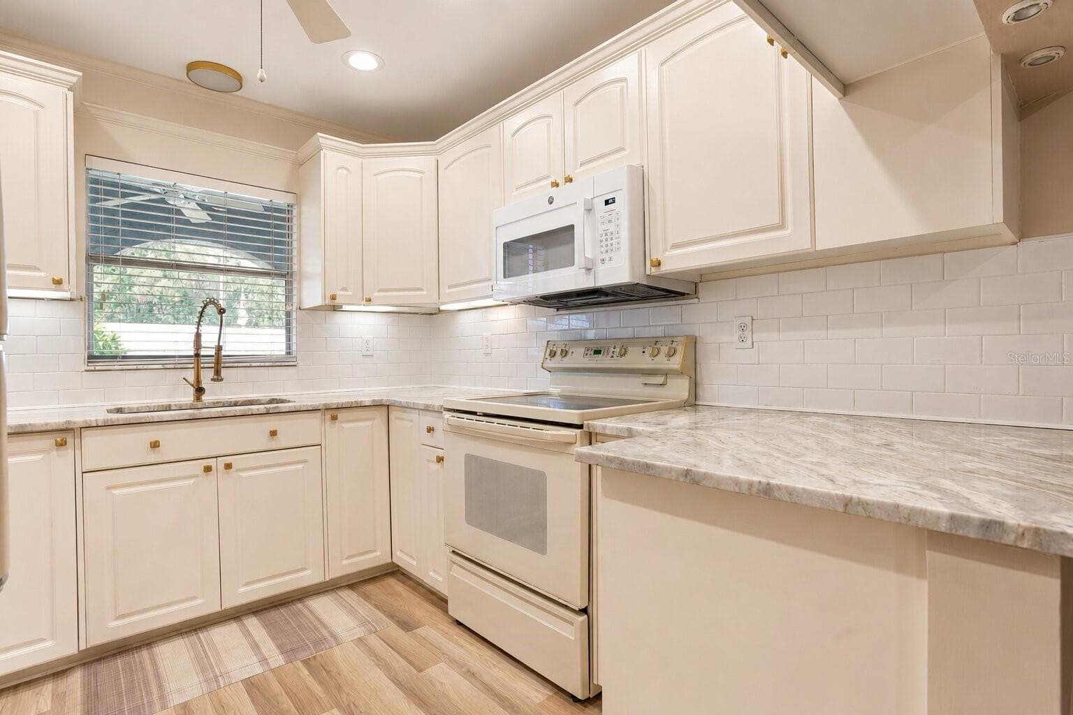 Villa at 510 PALMER CIR, PALM HARBOR, photo 13 of 31