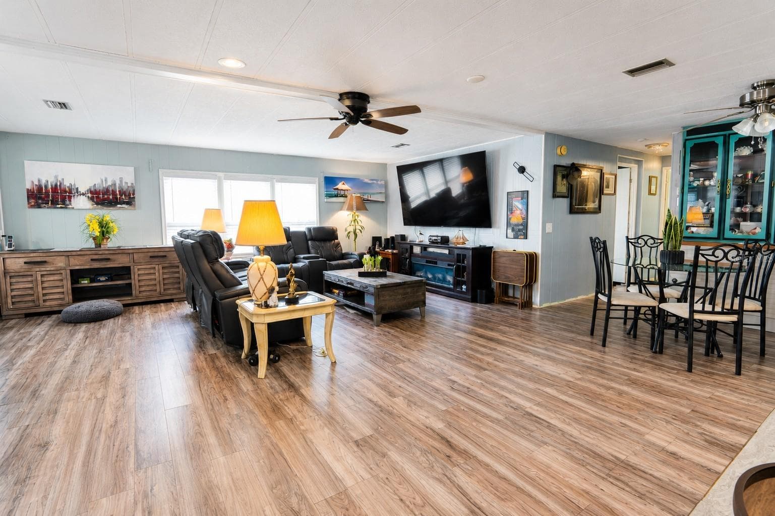Manufactured Home at 4403 14TH ST E, ELLENTON, photo 3 of 42
