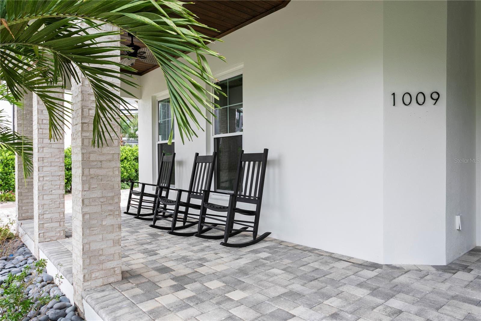 Single Family Residence at 1009 S MORRISON CT, TAMPA, photo 4 of 59