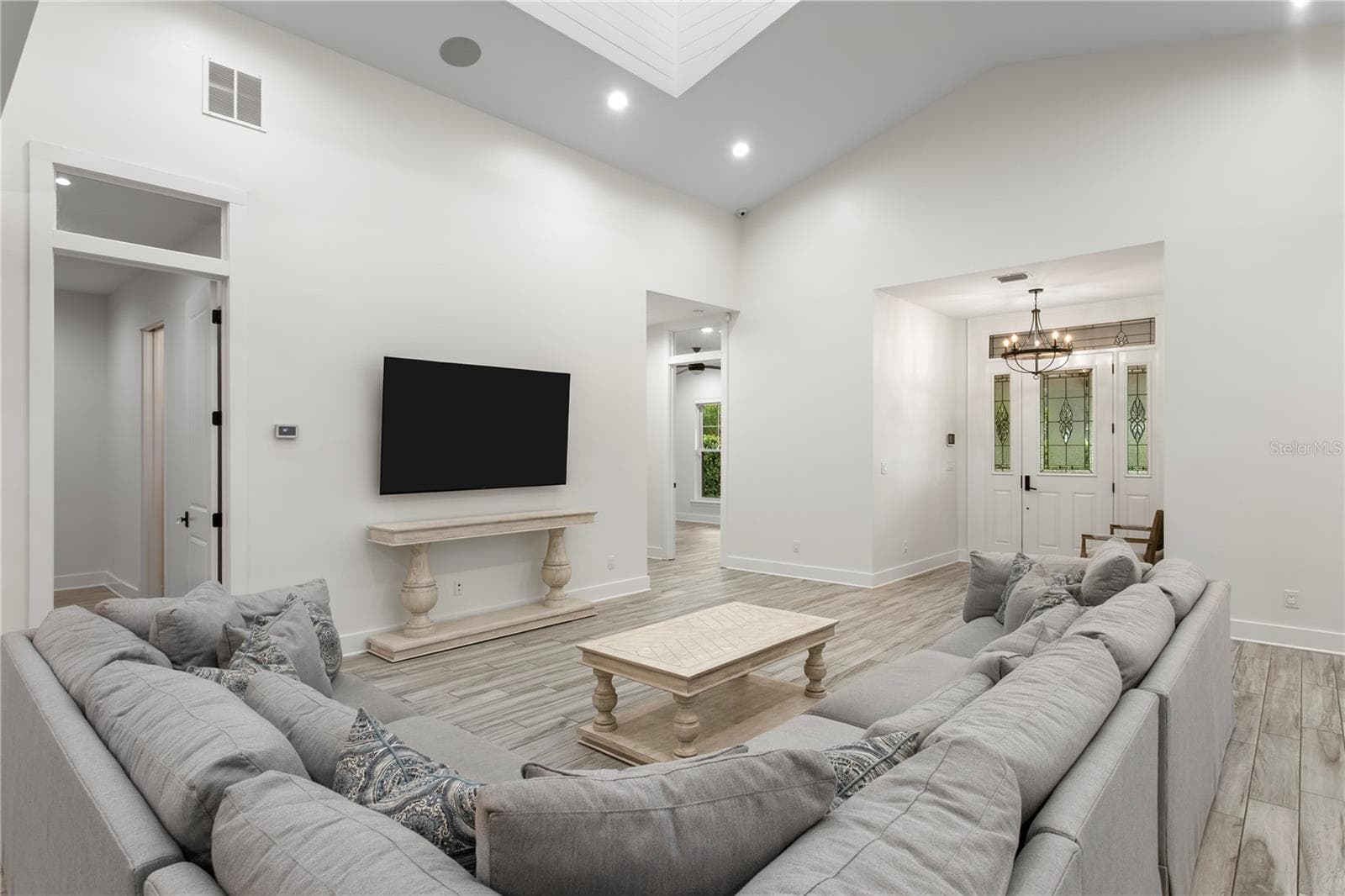 Single Family Residence at 1009 S MORRISON CT, TAMPA, photo 9 of 59