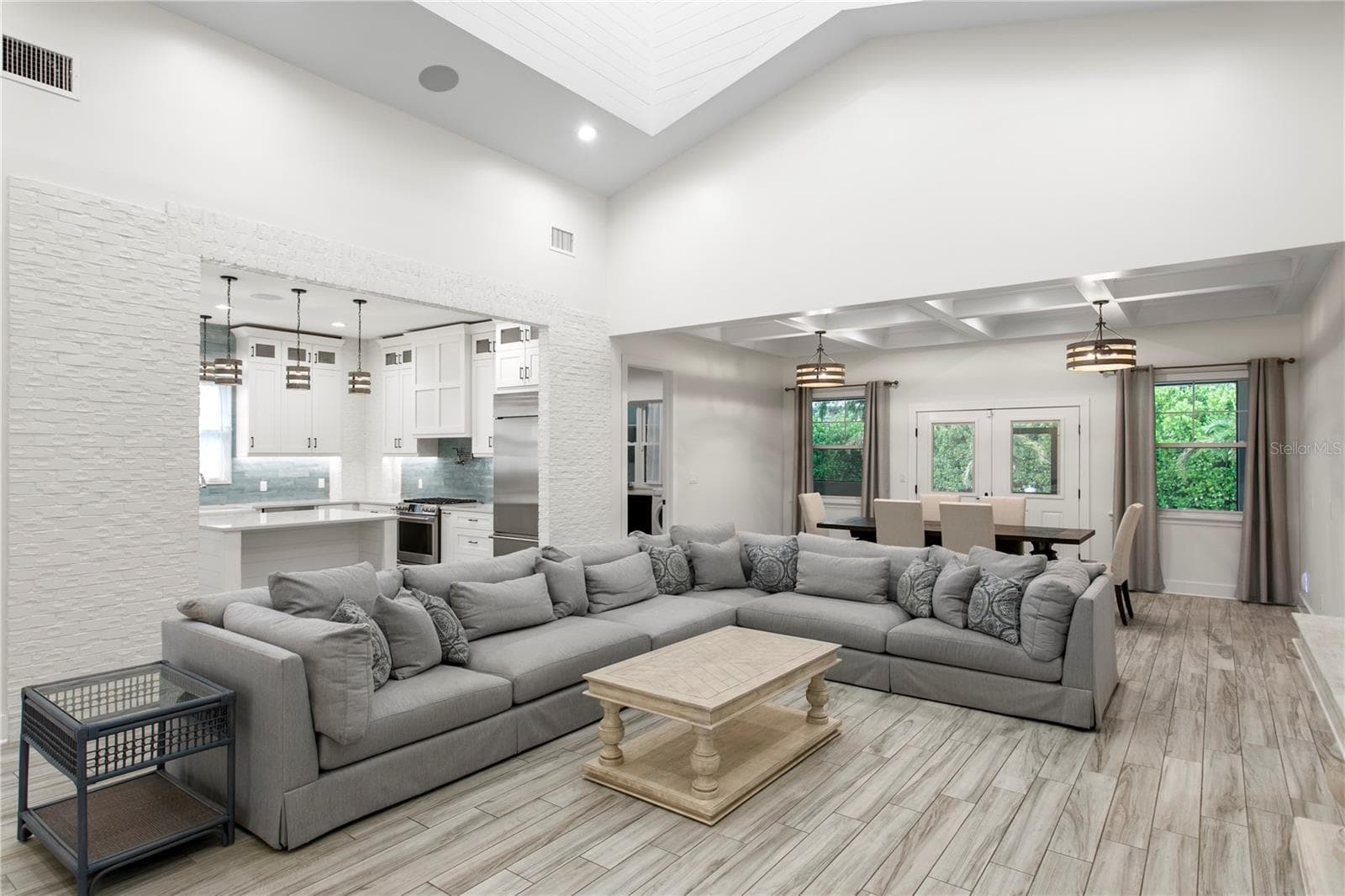 Single Family Residence at 1009 S MORRISON CT, TAMPA, photo 10 of 59