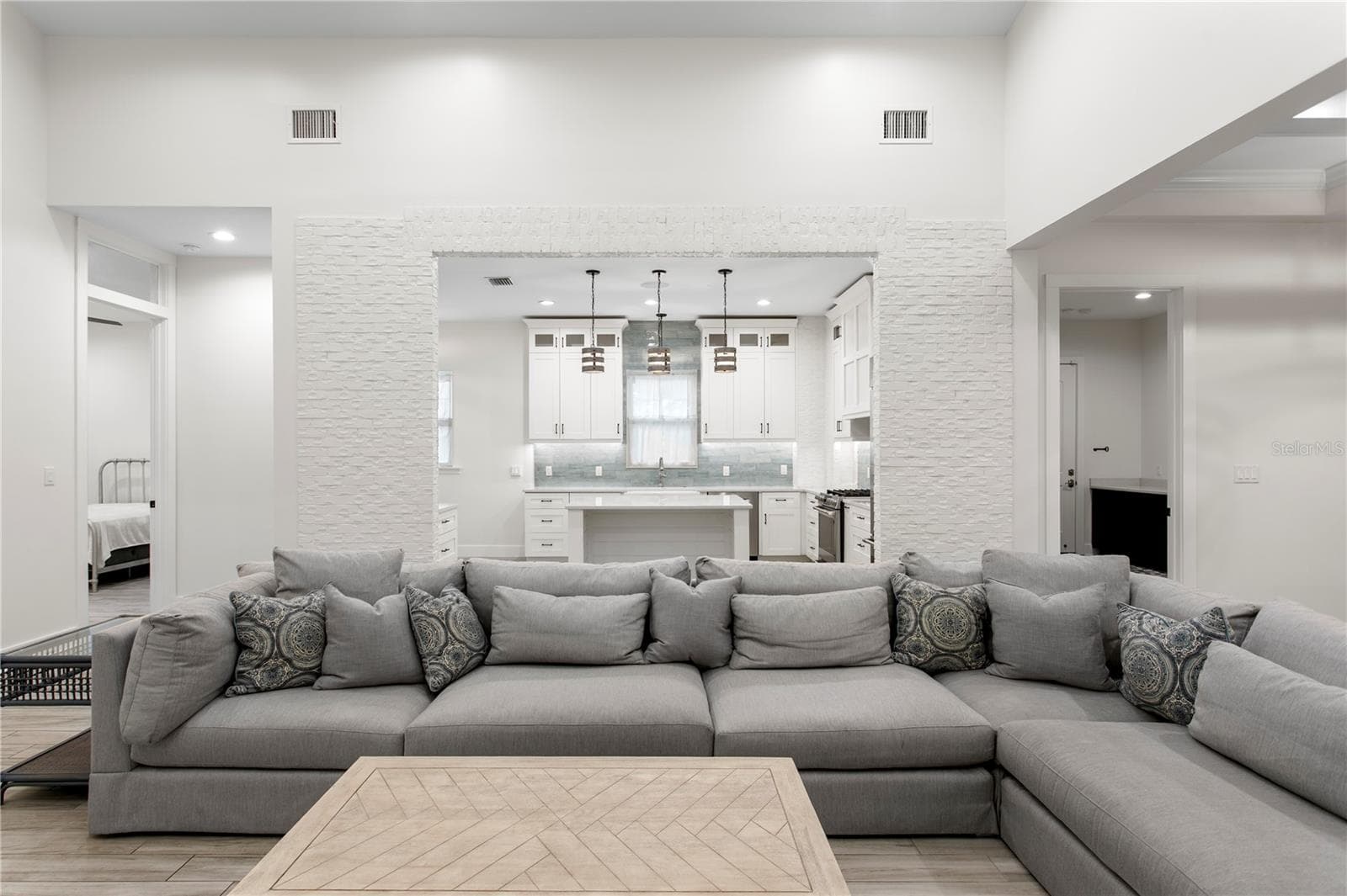 Single Family Residence at 1009 S MORRISON CT, TAMPA, photo 11 of 59