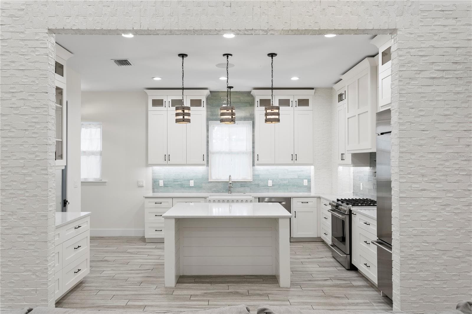 Single Family Residence at 1009 S MORRISON CT, TAMPA, photo 12 of 59