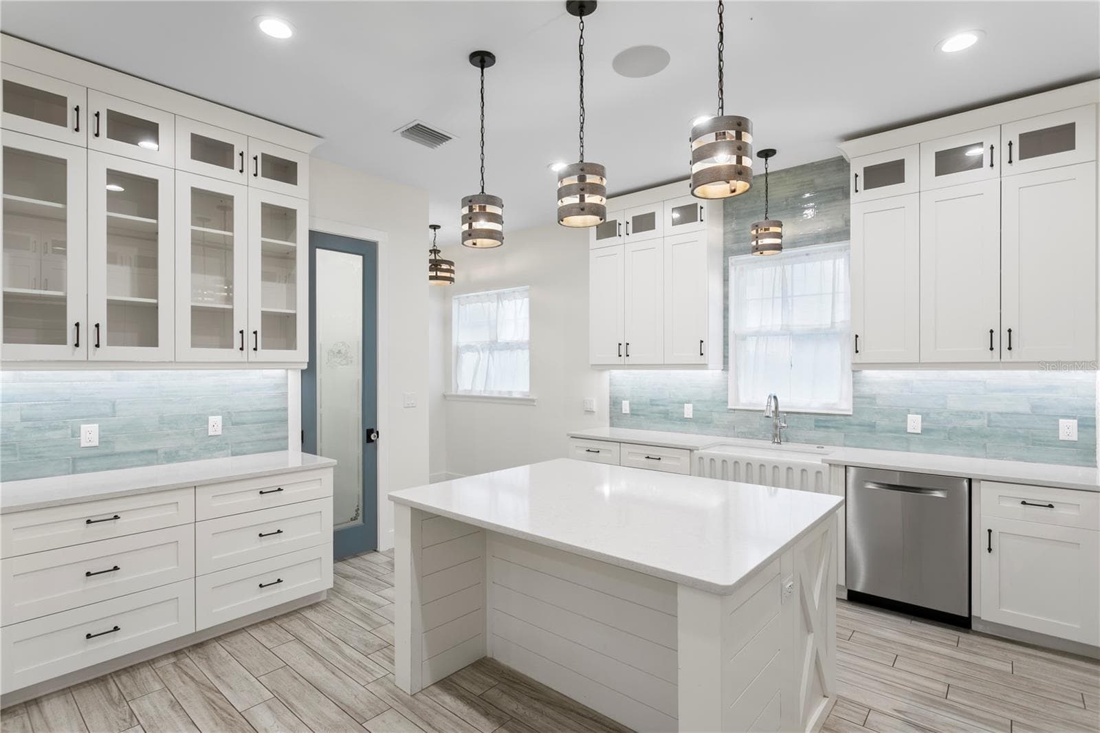 Single Family Residence at 1009 S MORRISON CT, TAMPA, photo 14 of 59