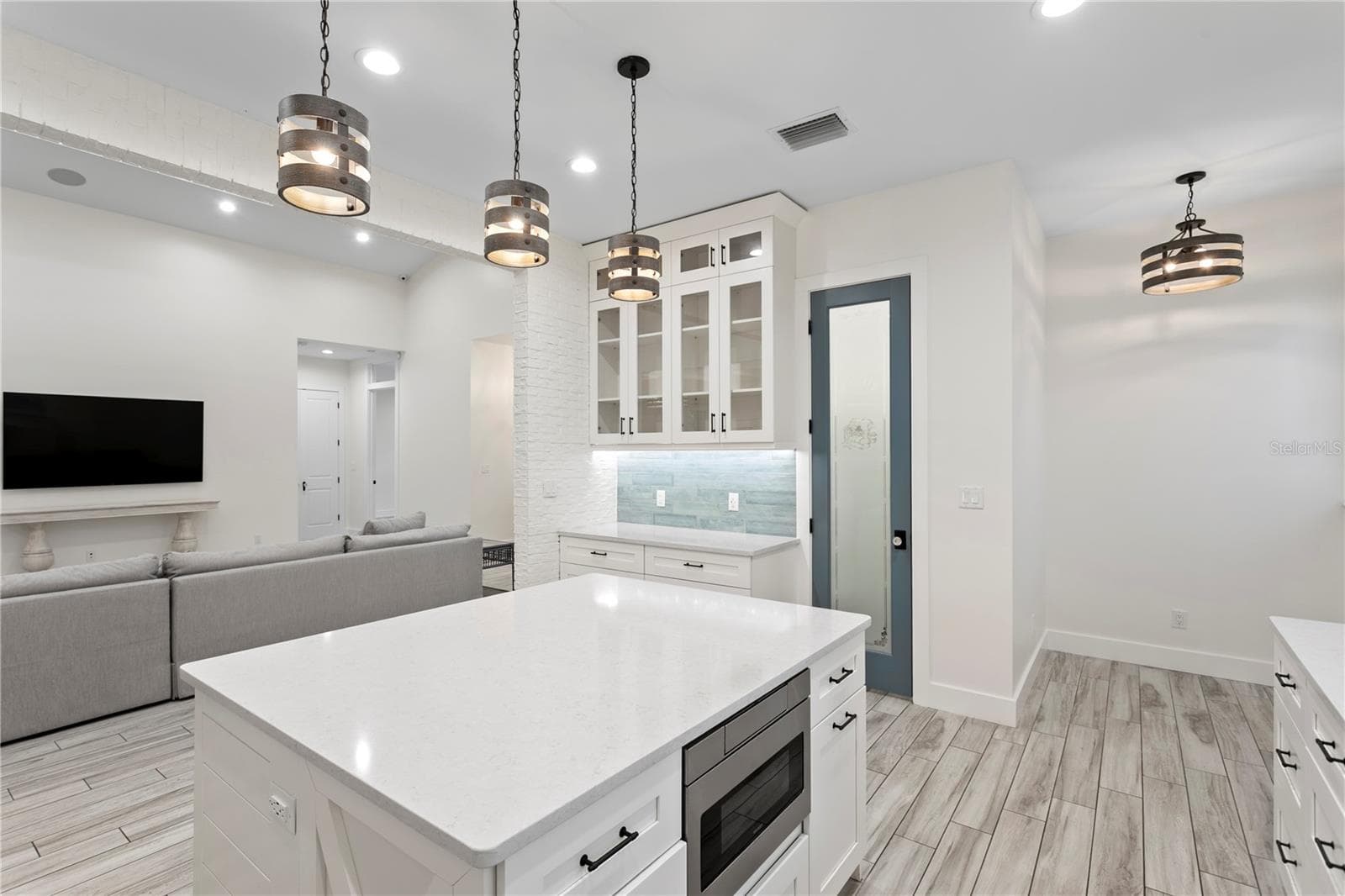 Single Family Residence at 1009 S MORRISON CT, TAMPA, photo 16 of 59