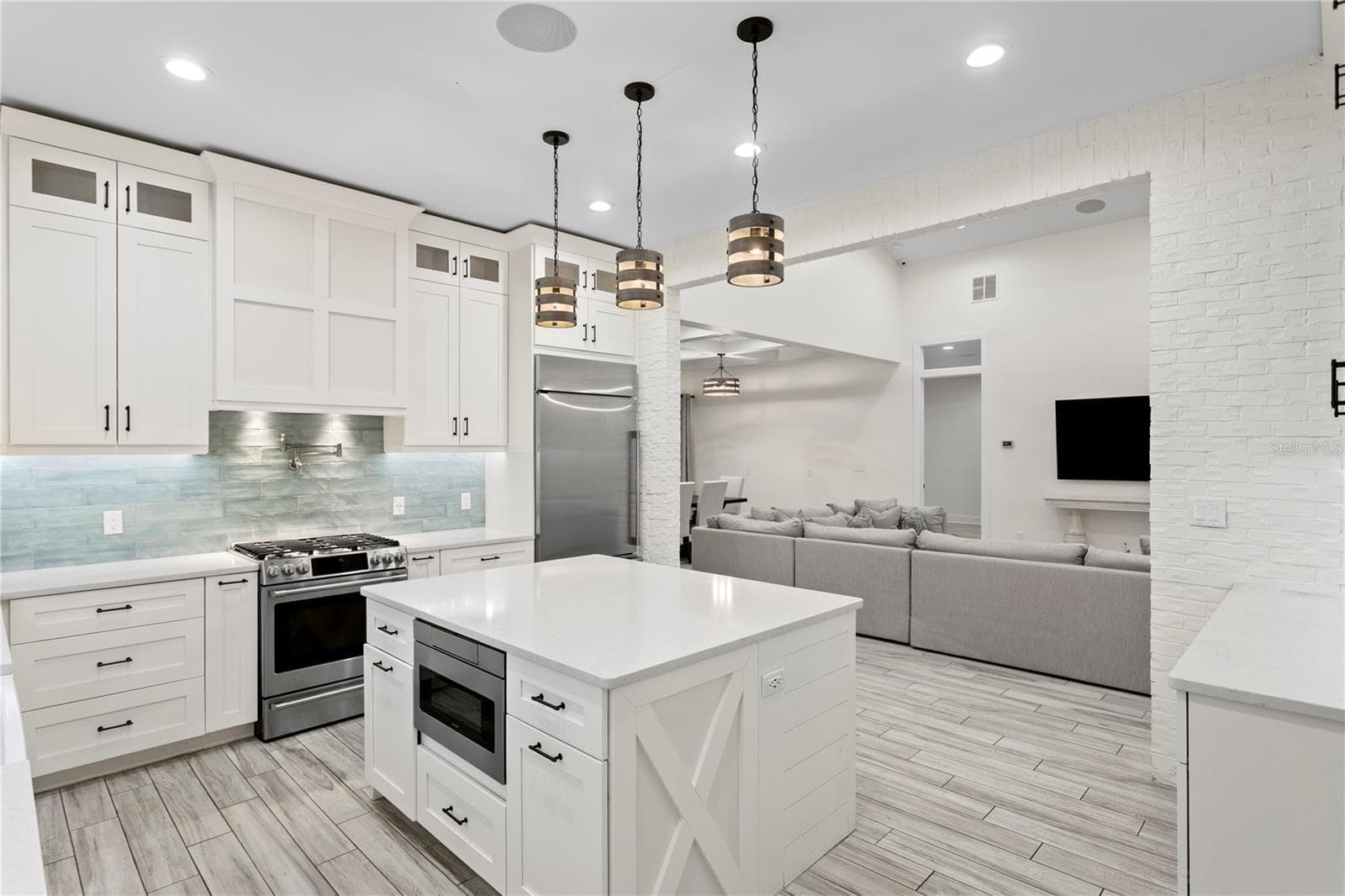 Single Family Residence at 1009 S MORRISON CT, TAMPA, photo 17 of 59