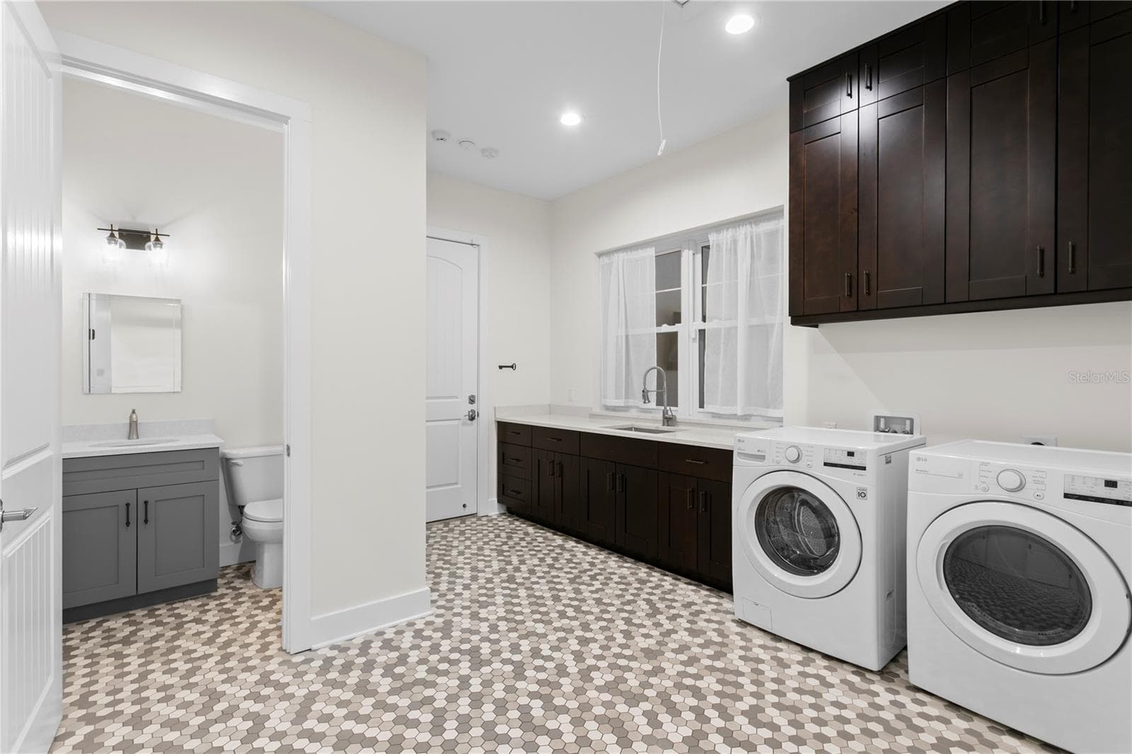 Single Family Residence at 1009 S MORRISON CT, TAMPA, photo 20 of 59