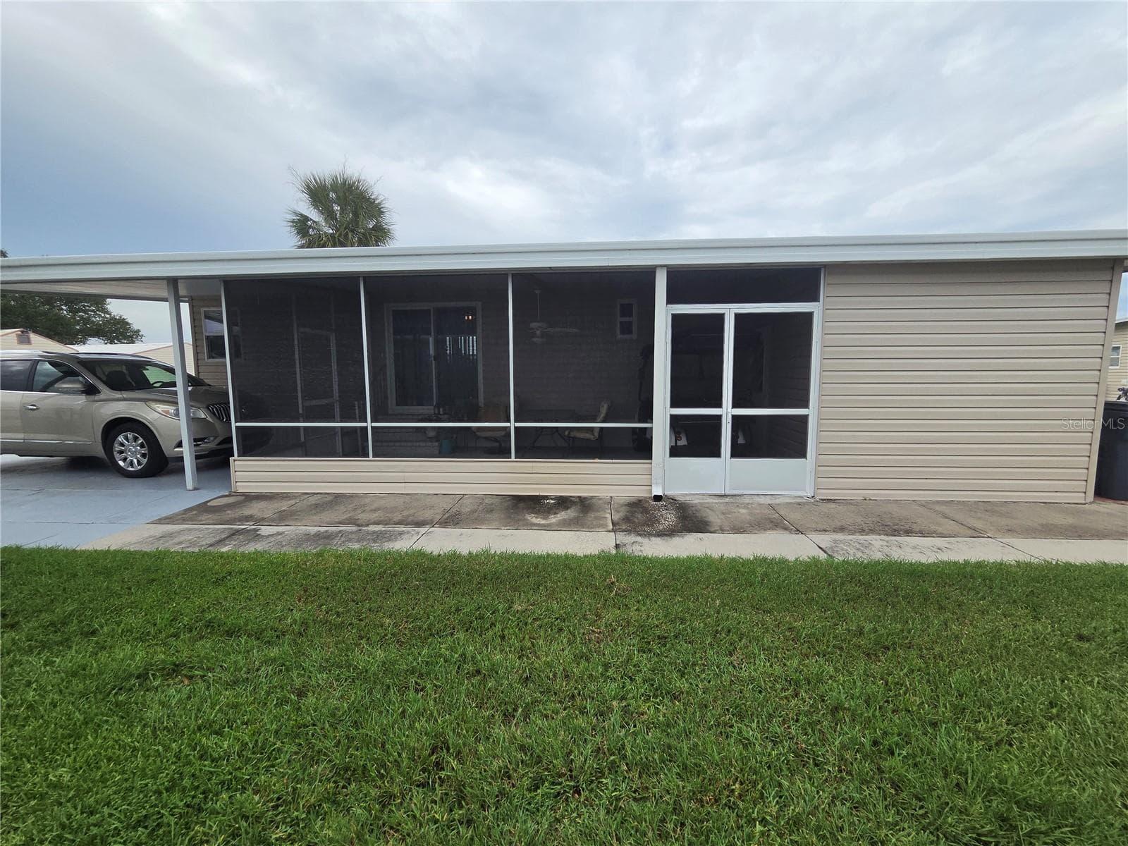 Manufactured Home at 628 LAKESIDE RANCH LN, WINTER HAVEN, photo 3 of 43
