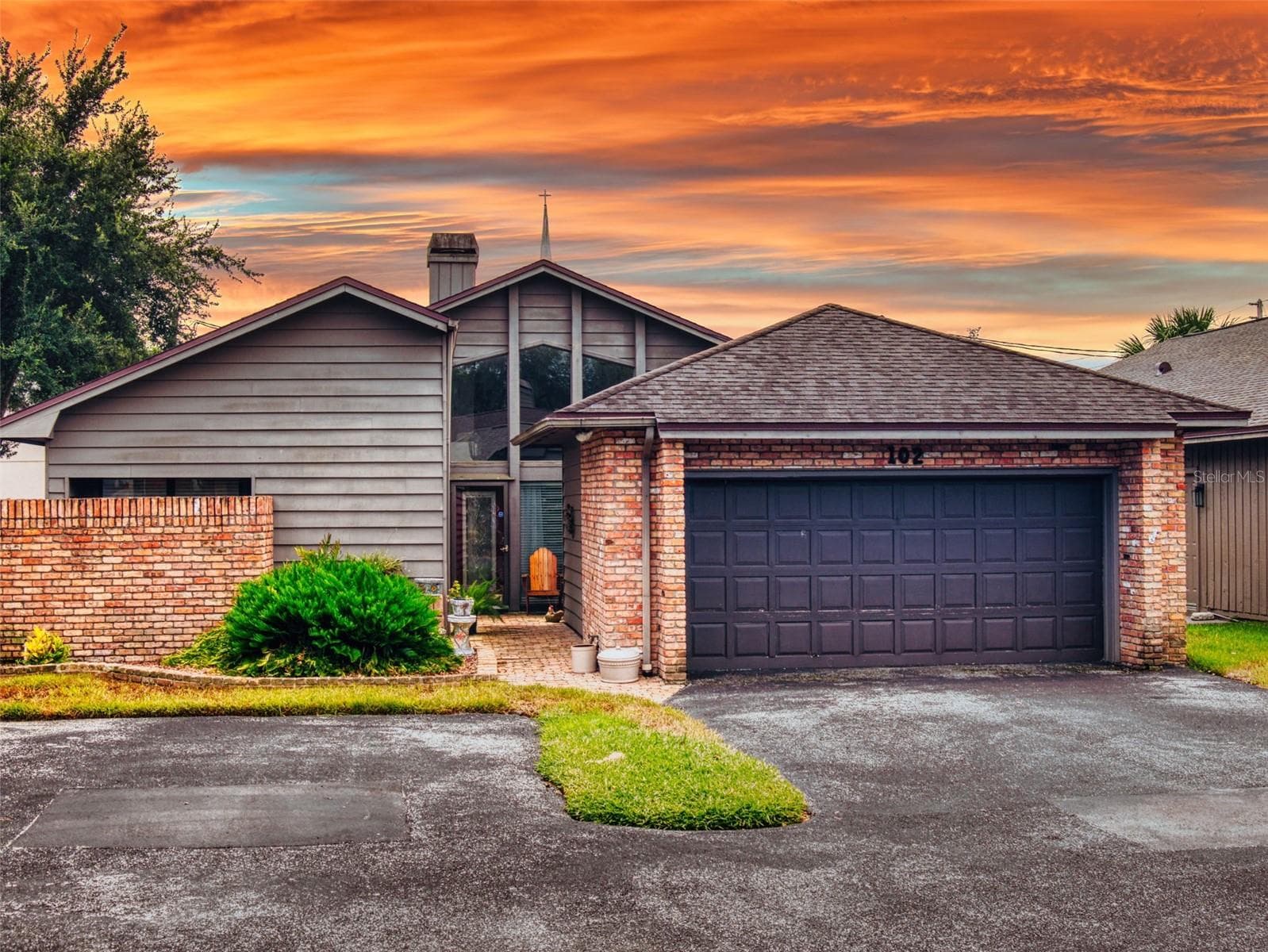 front of home - 102 COUNTRY PL, SANFORD