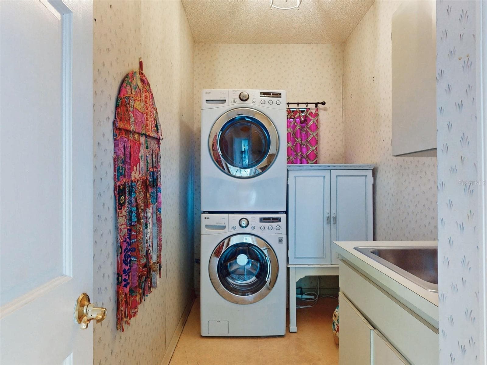 laundry room - 102 COUNTRY PL, SANFORD