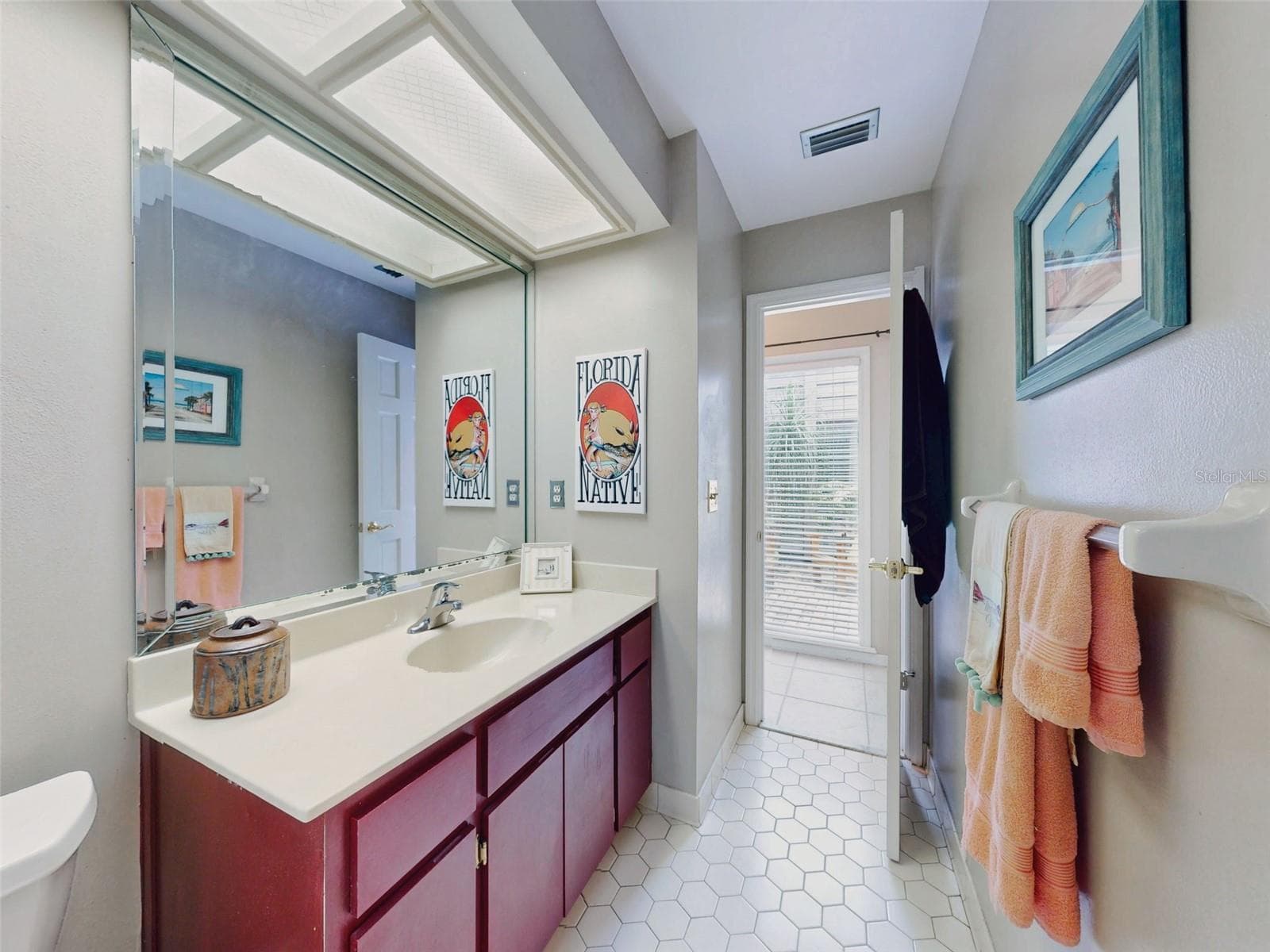 shared bath - 102 COUNTRY PL, SANFORD