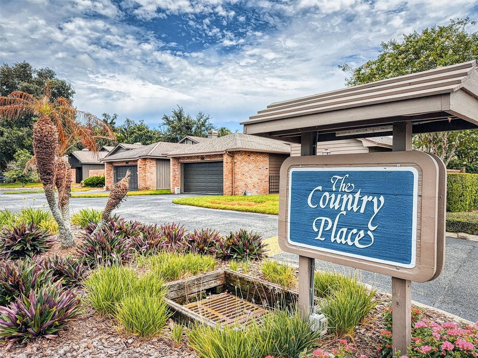 entrance way sign - 102 COUNTRY PL, SANFORD