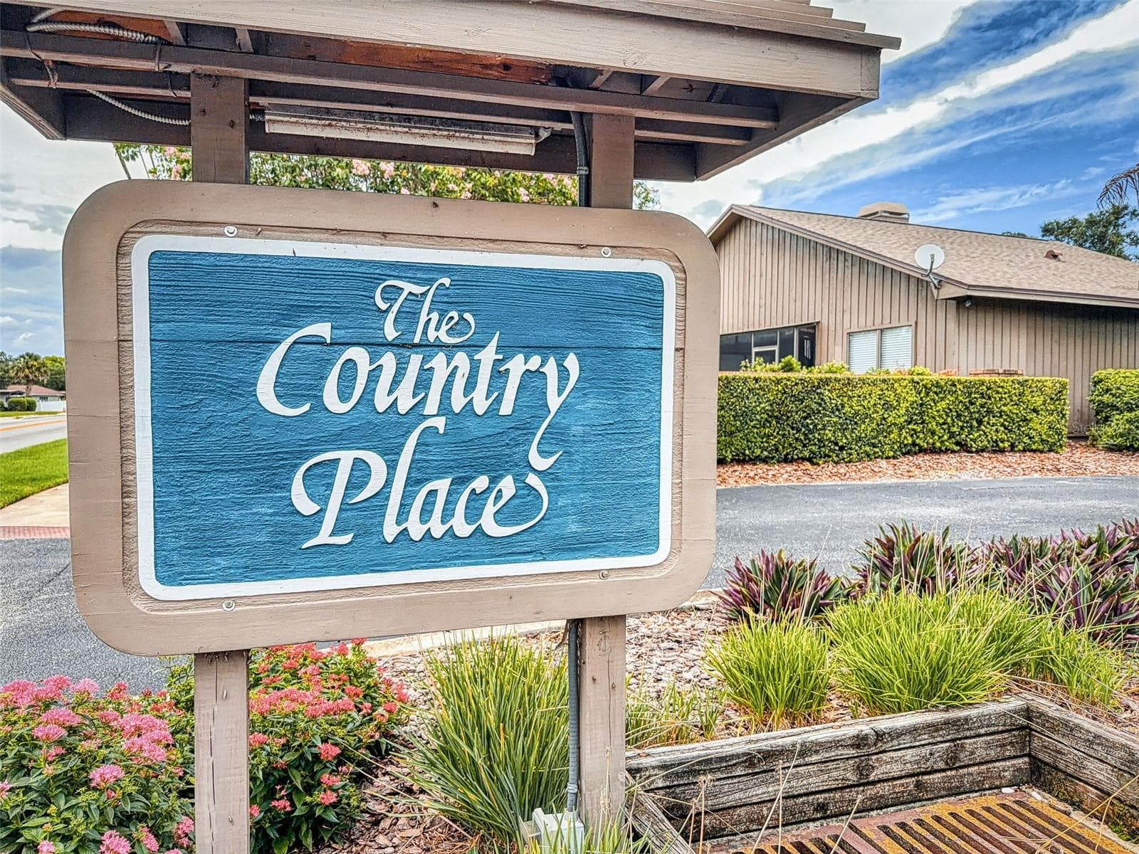 entrance way sign - 102 COUNTRY PL, SANFORD