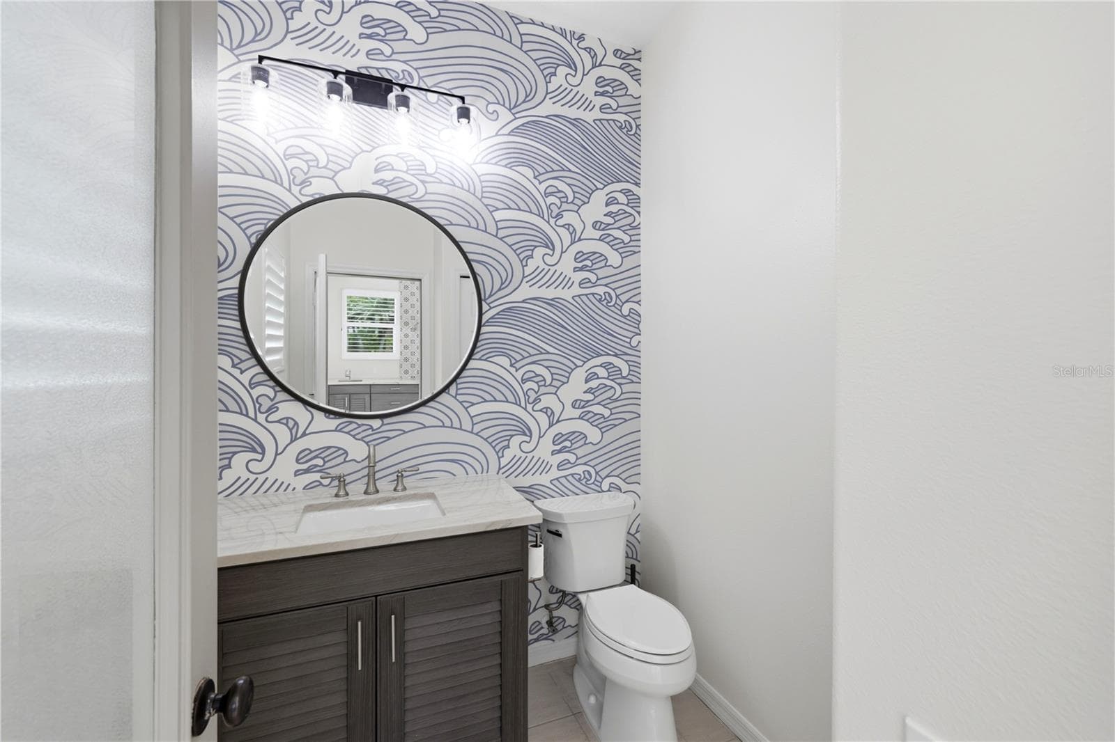 Half bathroom off of outdoor kitchen - 309 S STONE BRIAR CREEK DR, VENICE